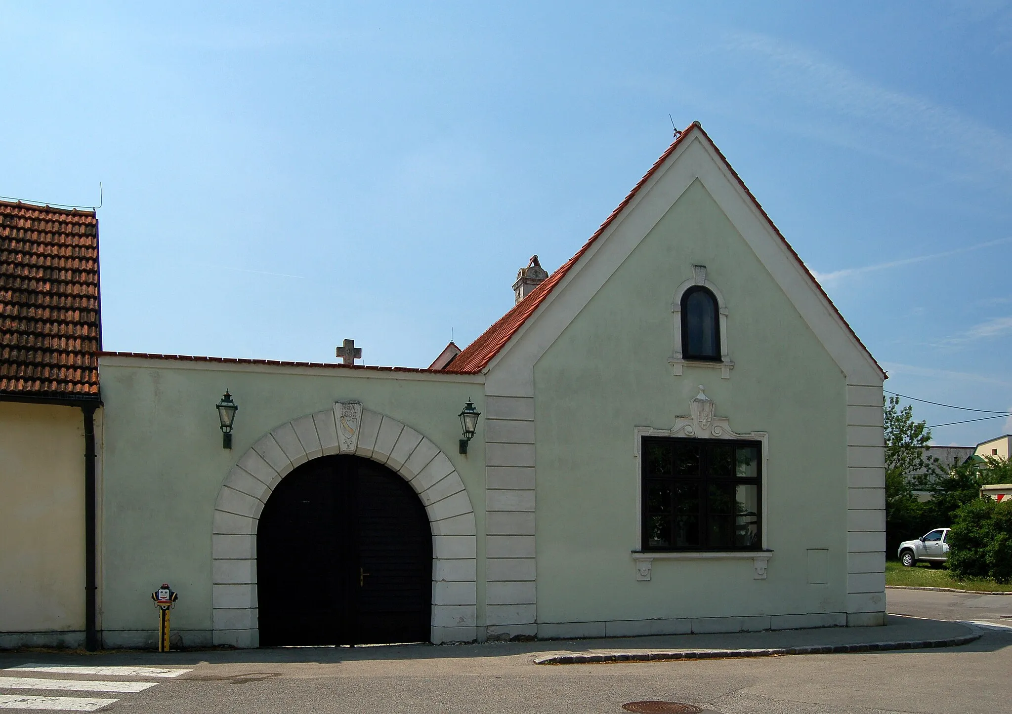 Photo showing: The presbyterium in Pfaffstätten in Lower Austria is a cultural heritage monument.