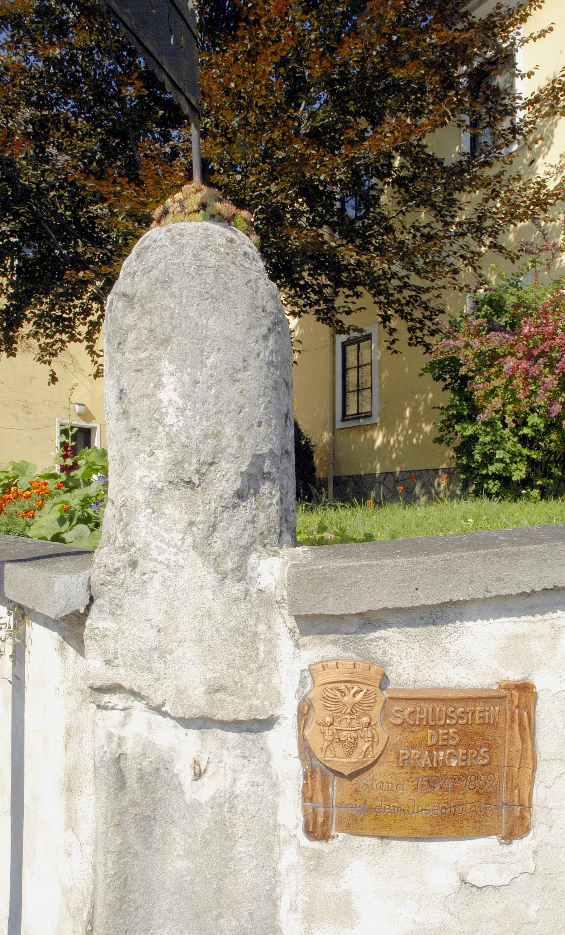 Photo showing: Reste des Prangers in Poysdorf