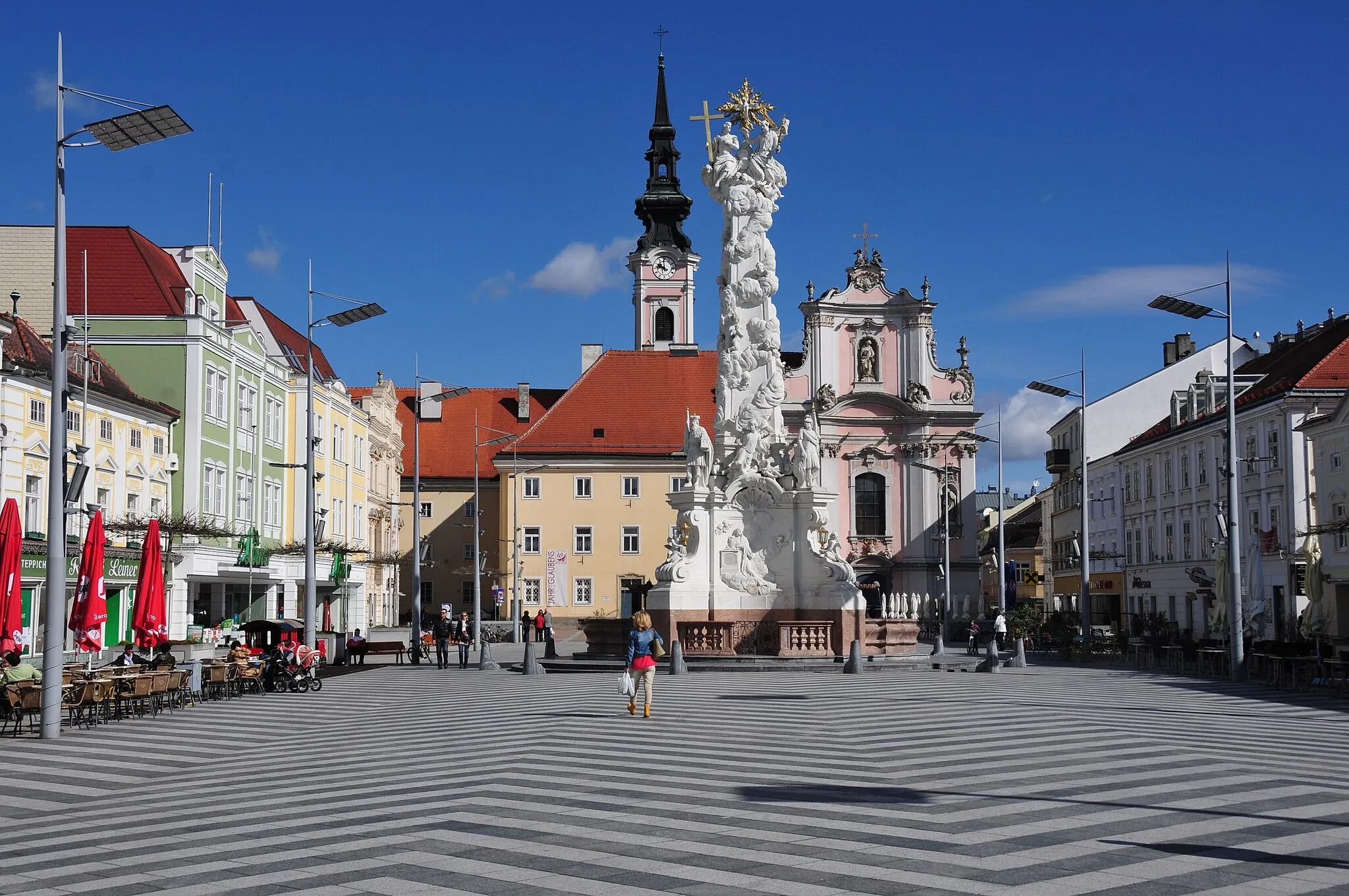 Photo showing: St. Pölten, Austria, Rathausplatz