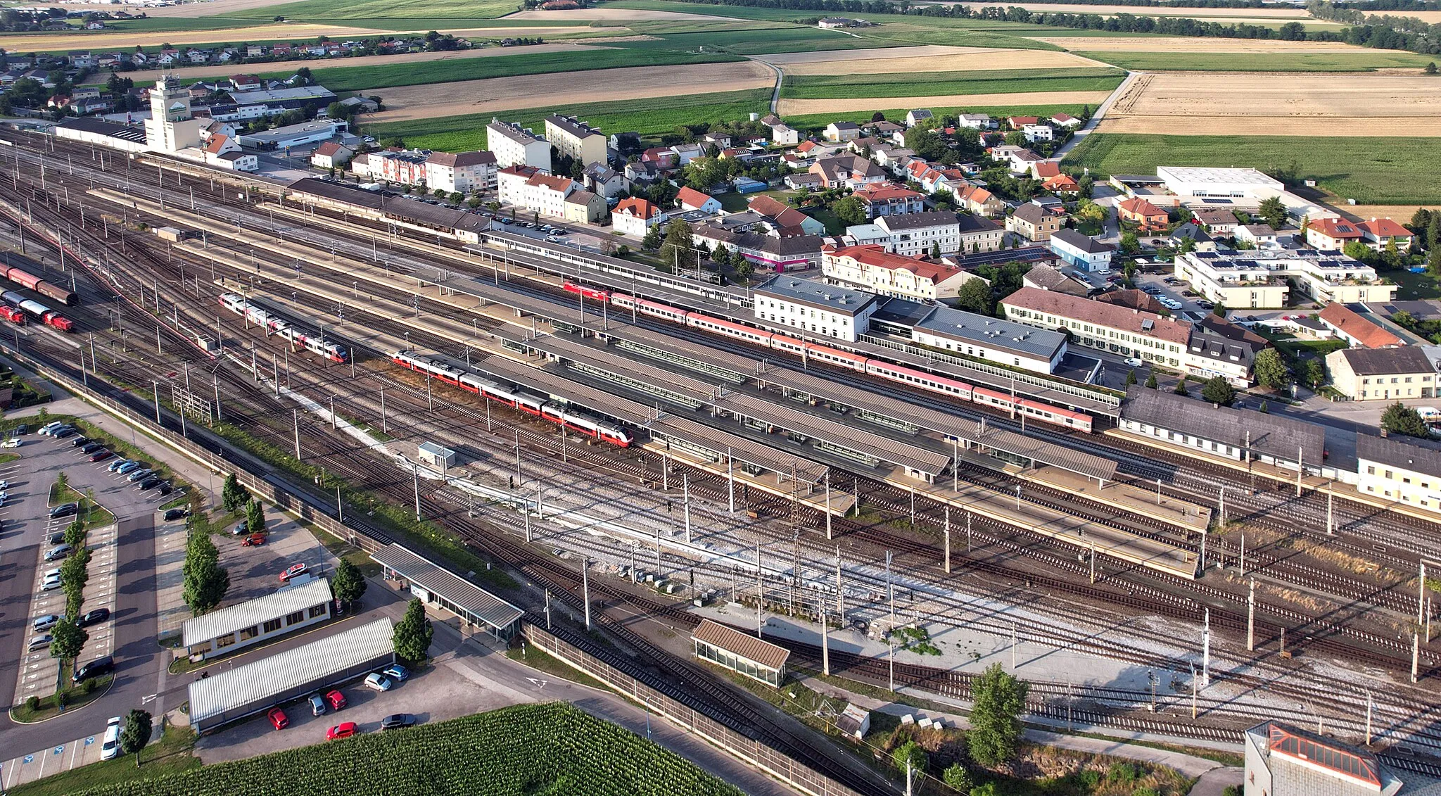 Photo showing: Railway station St. Valentin in Lower Austria