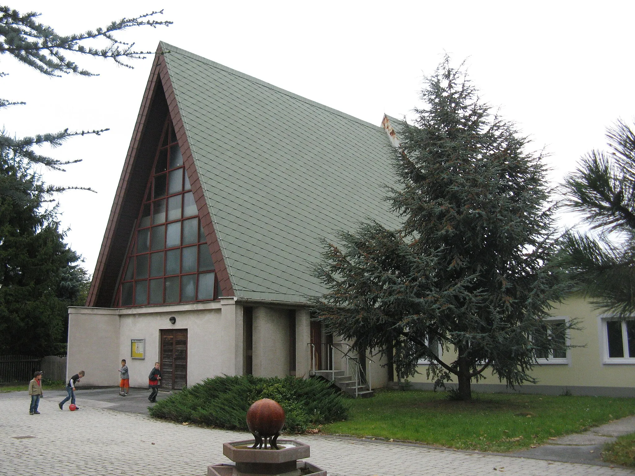Photo showing: Evangelische Heilig-Geist-Kirche (1970), Andreas-Hofer-Platz 7, Schwechat