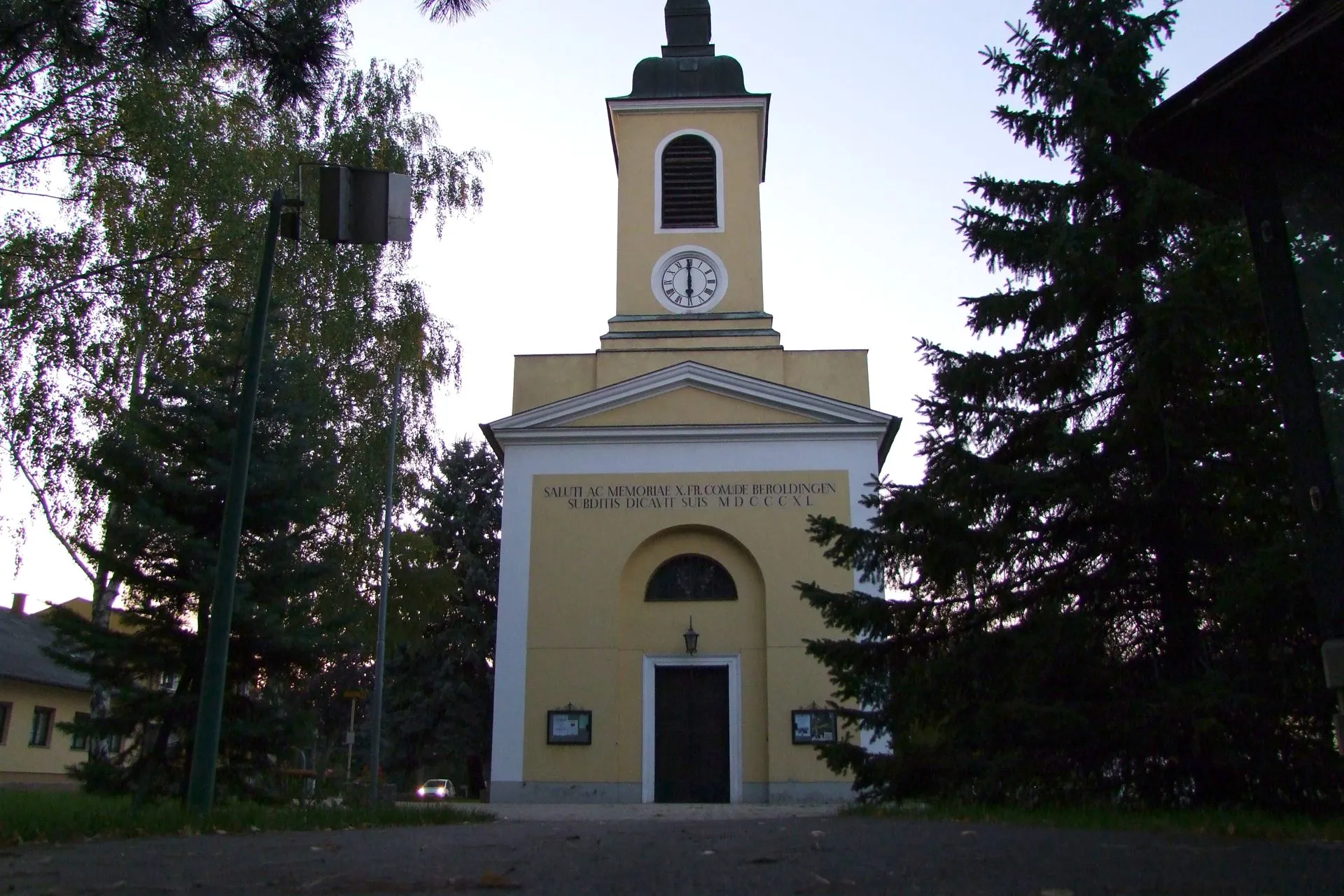 Photo showing: Kath. Pfarrkirche hl. Rosalia auf dem Anger