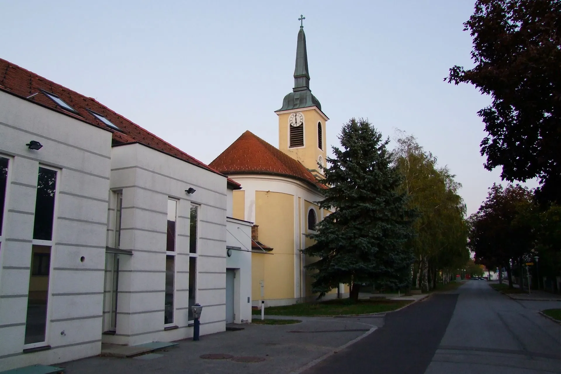 Photo showing: Kath. Pfarrkirche hl. Rosalia auf dem Anger