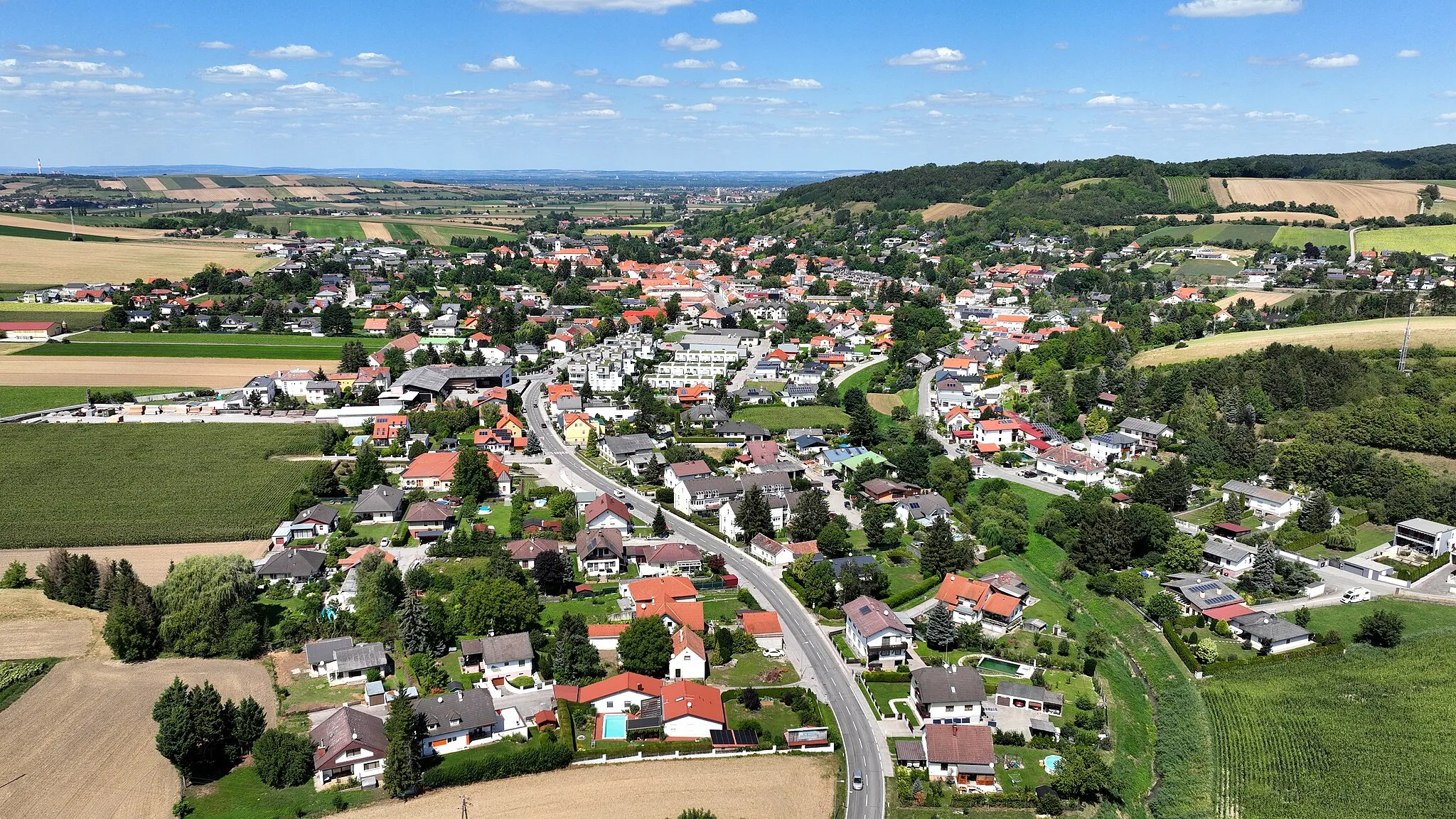 Photo showing: South view of Sieghartskirchen in Lower Austria.