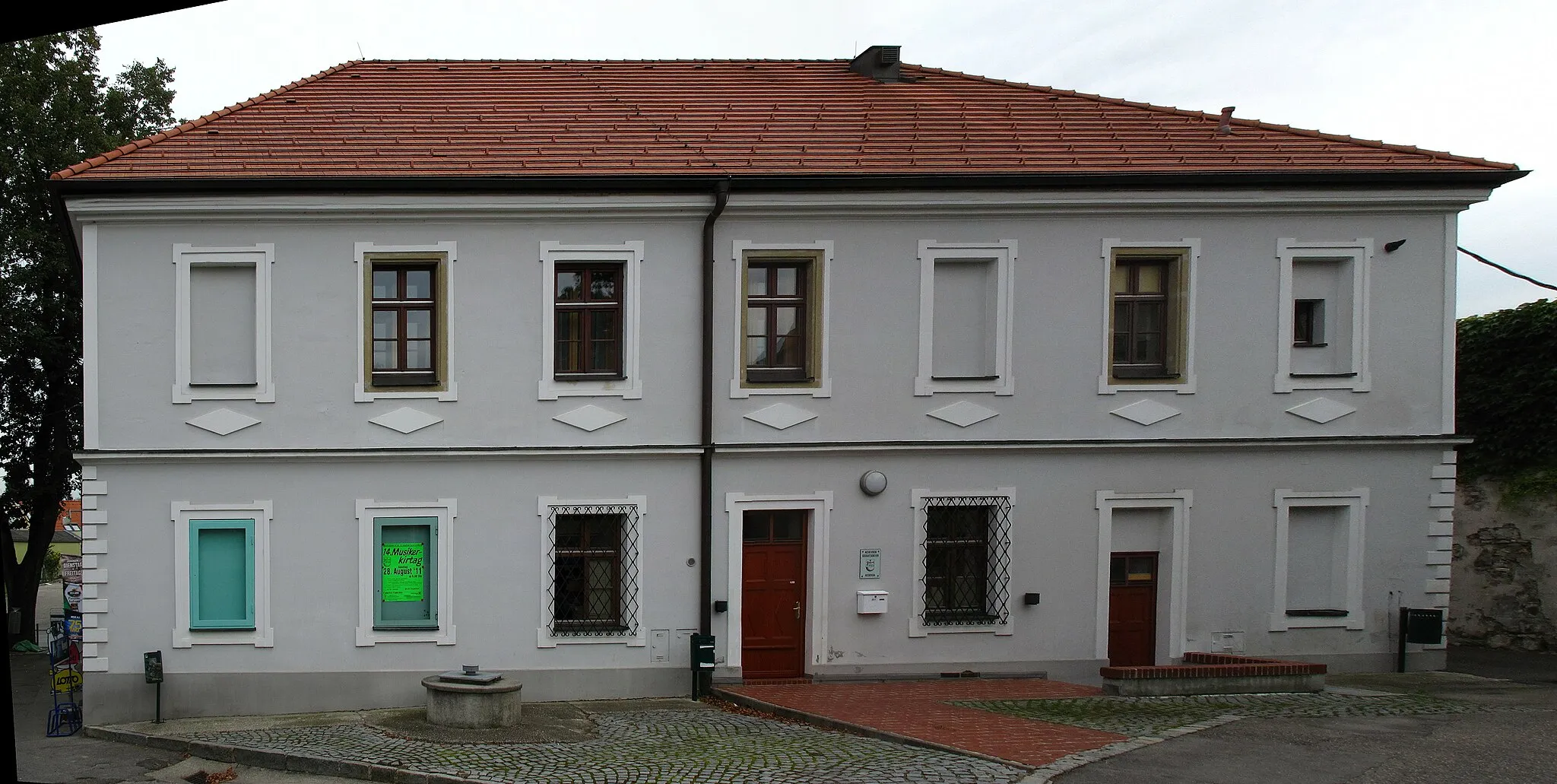 Photo showing: Ehem. Pfarrschule