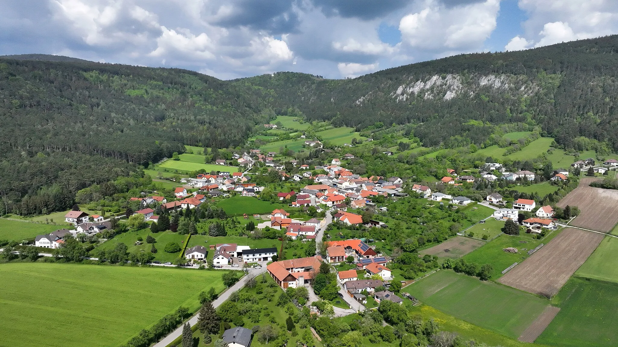 Photo showing: Southeast view of Flatz, Lower Austria.