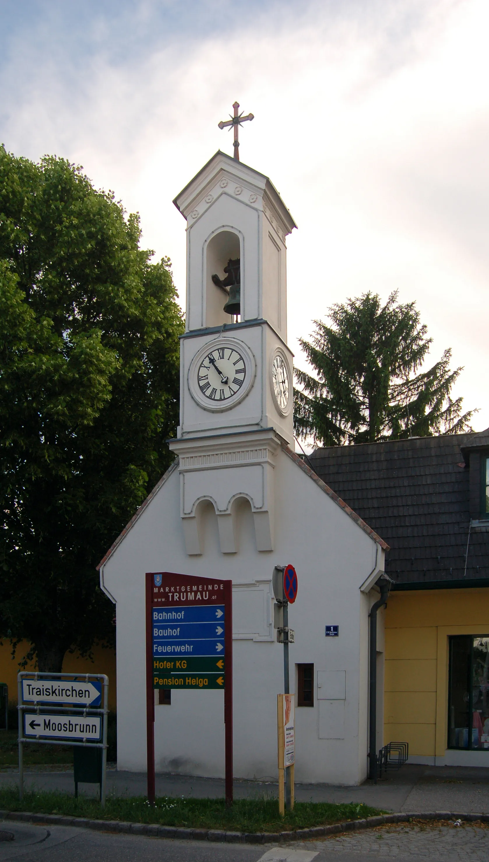 Photo showing: The bell tower in Trumau, Lower Austria, was renovated in 2007.