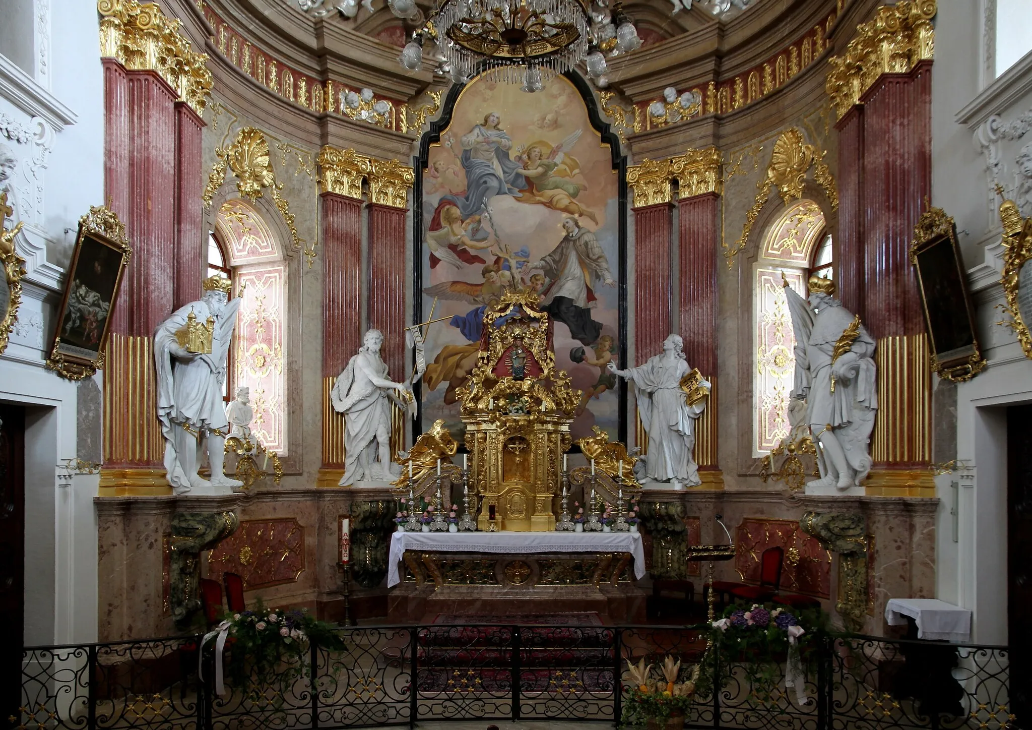 Photo showing: Der Hochaltar der ehemaligen Klosterkirche hl. Johannes Nepomuk in der niederösterreichischen Stadt Tulln an der Donau.