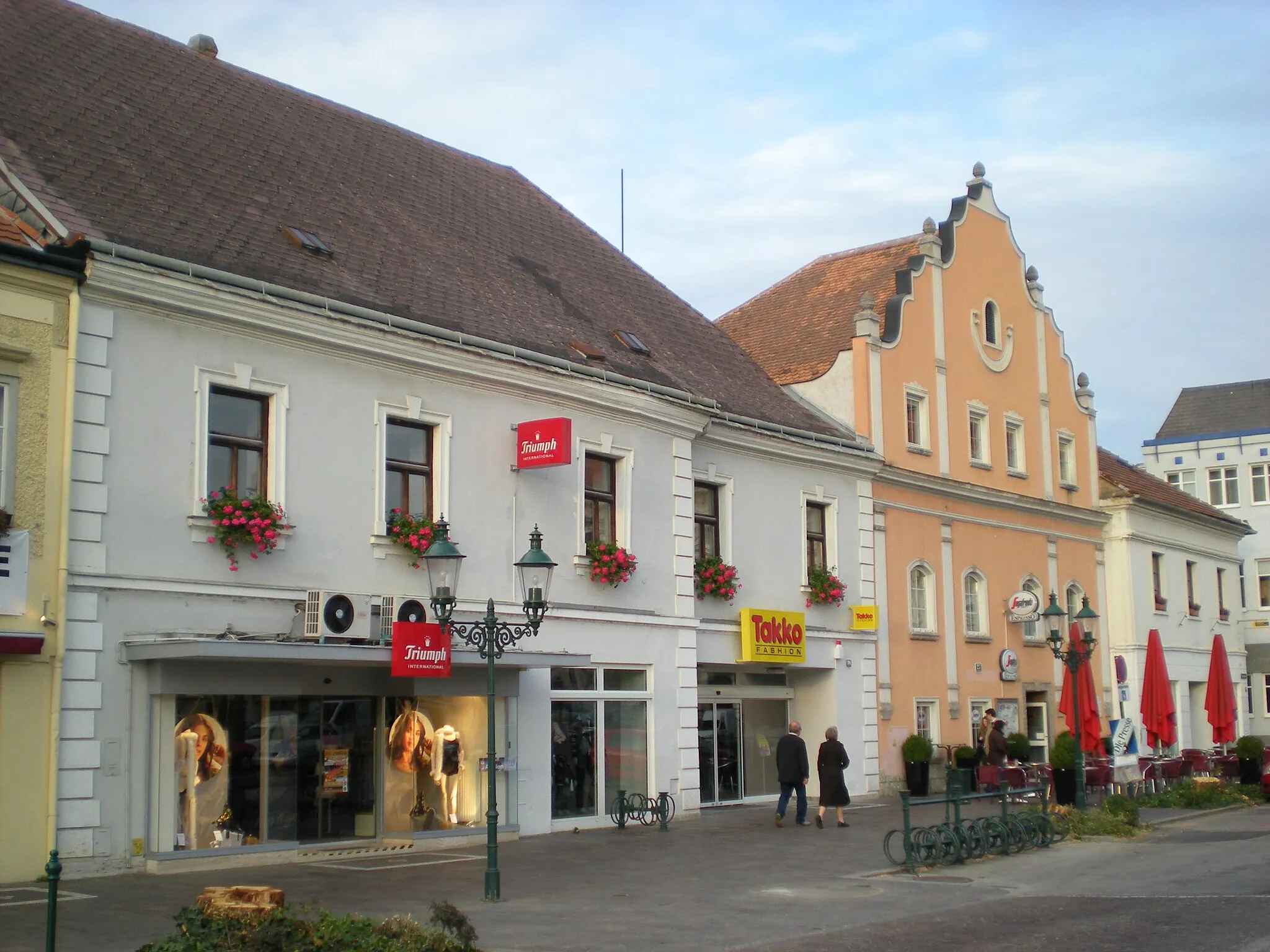 Photo showing: Houses at Main square of Tulln, Lower Austria