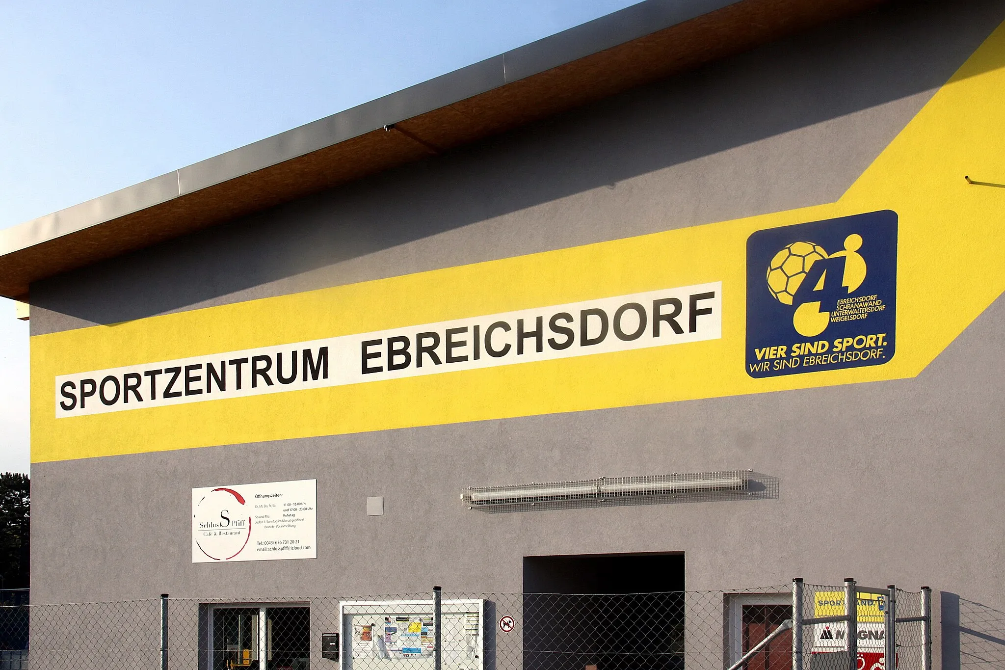 Photo showing: Sportscenter in Ebreichsdorf, Lower Austria (Logo of ASK Ebreichsdorf)