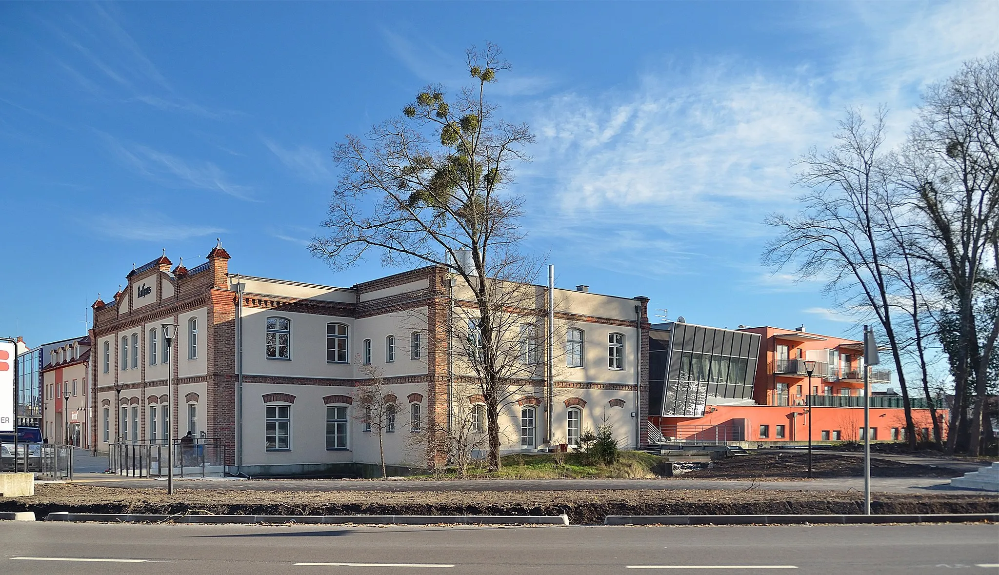 Photo showing: Town hall and municipality office in Ebreichsdorf, Lower Austria. Former textile factory Regner und Rücker in Ebreichsdorf.