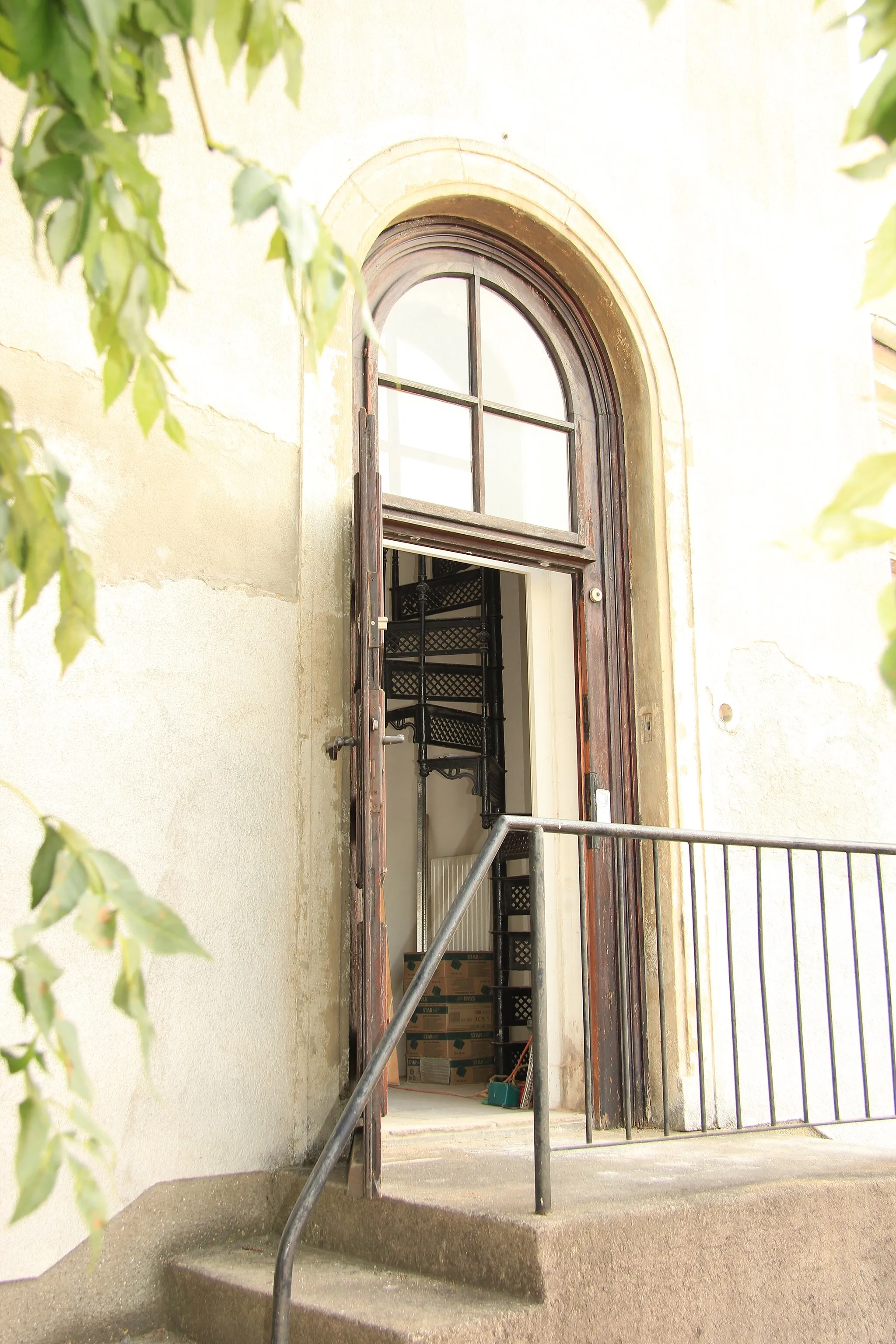 Photo showing: Schlösschen und Portal in der Laxenburgerstraße, Wiener Neudorf, Niederösterreich