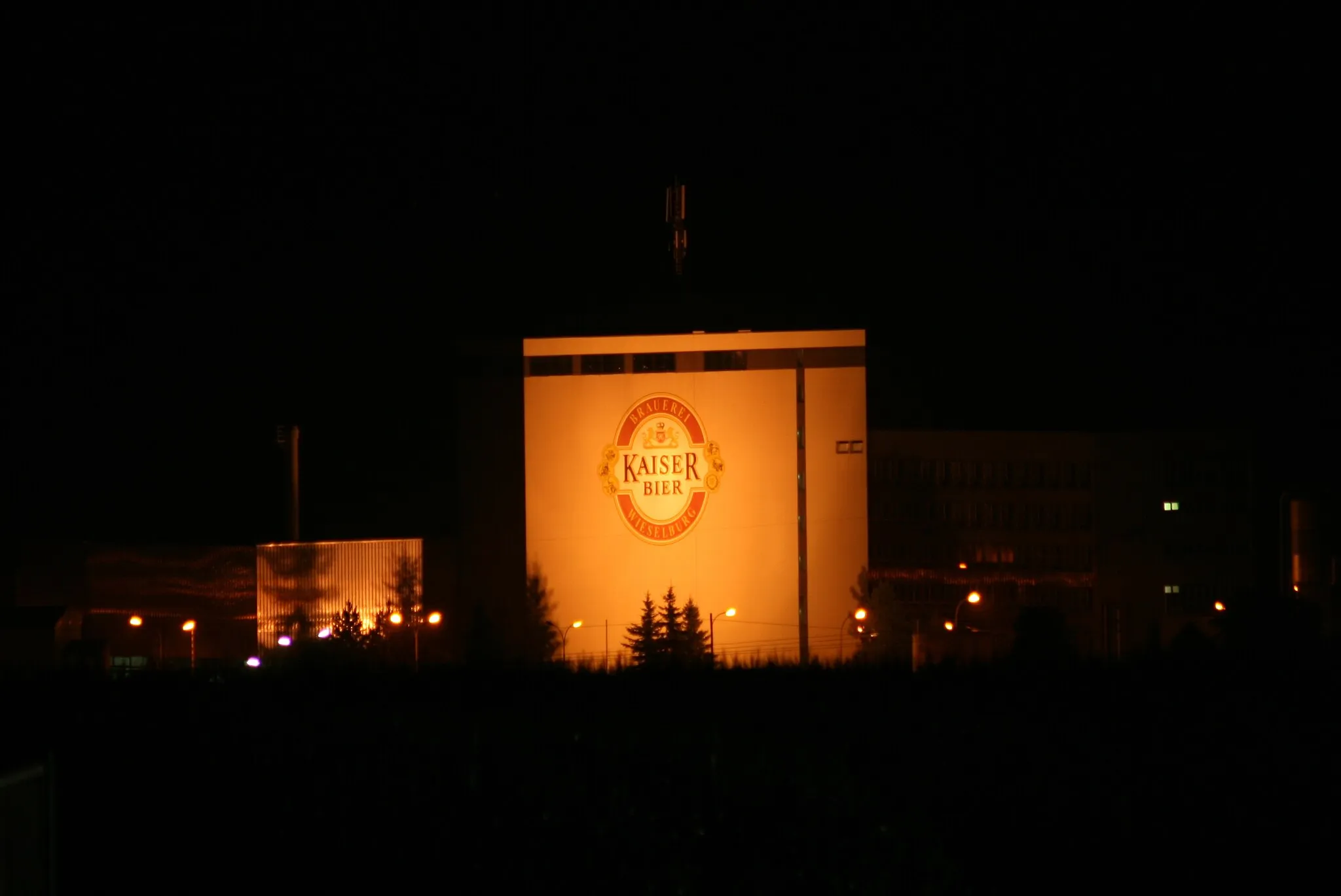 Photo showing: nächtlicher Blick auf die Brauerei