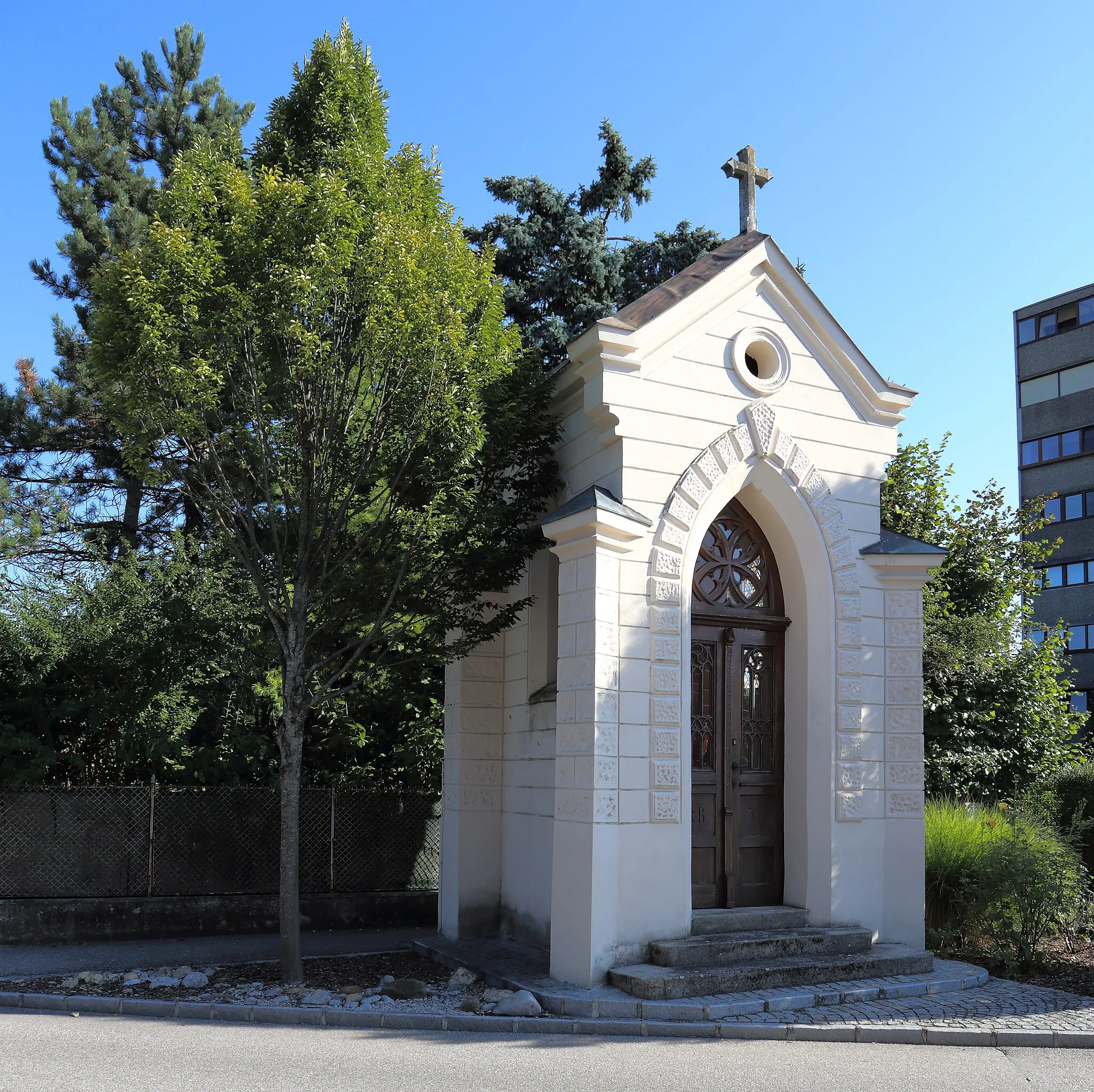 Photo showing: Die Bartenstein-Gedenkkapelle an der Ybberstraße in der niederösterreichischen Stadt Wieselburg. Eine im Historismus 1892 errichtete Kapelle, die von Kaspar und Juliana Bartenstein gestiftet wurde.