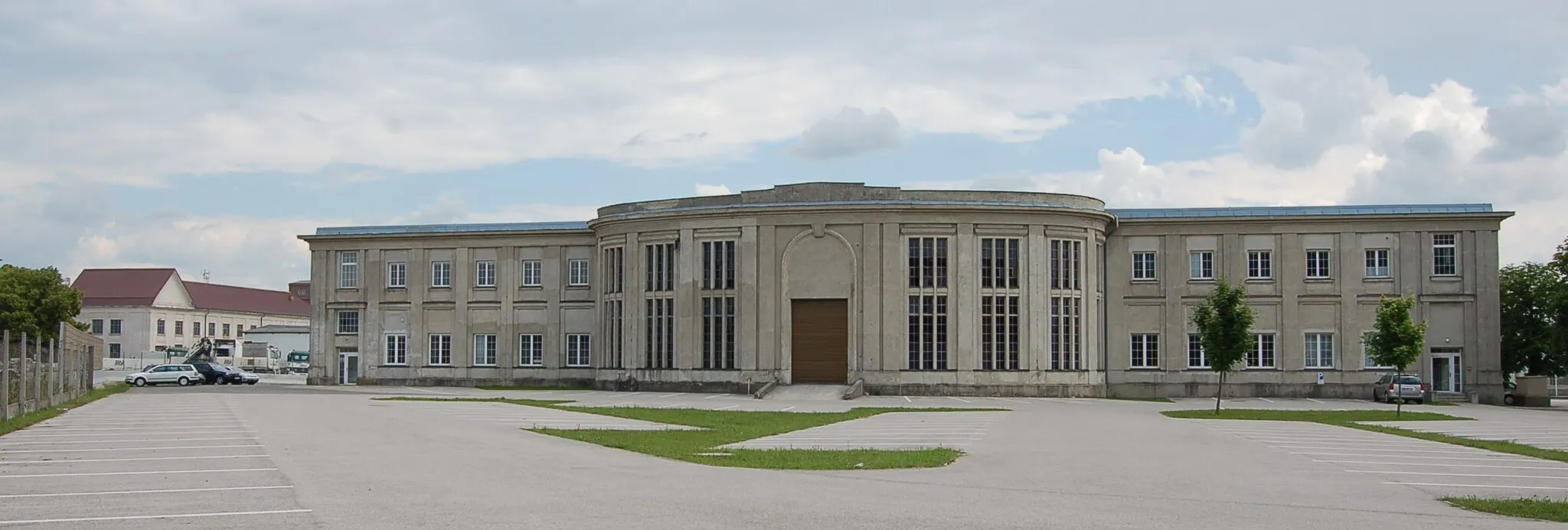 Photo showing: This administration building of a concrete manufacturing enterprise at Wöllersdorf, Lower Austria, is one of the few remains of the Feuerwerksanstalt (a cluster of ammunition factories until 1918).