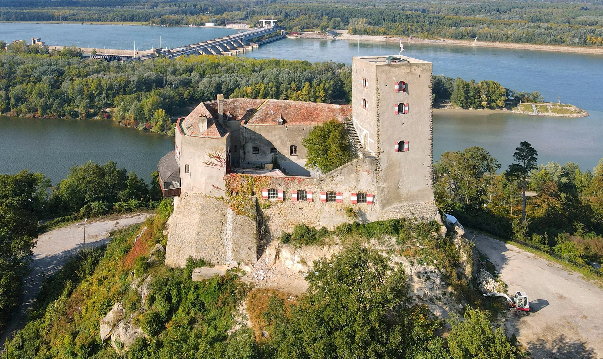 Photo showing: Southeast view of Greifenstein Castle in St. Andrä-Wördern, Lower Austria.