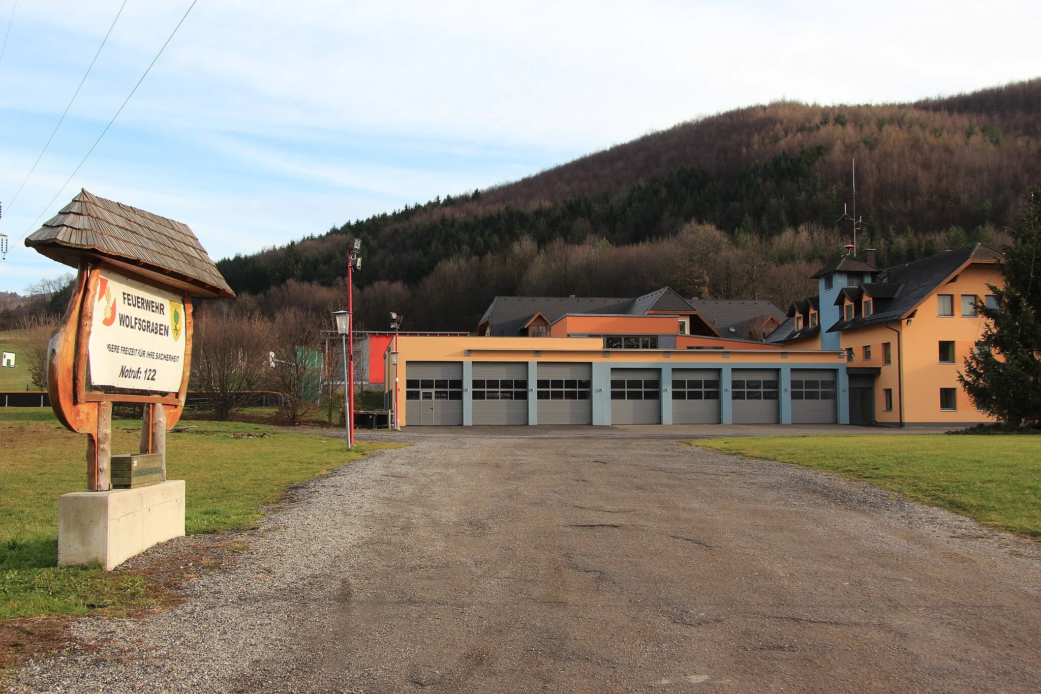 Photo showing: Feuerwehrhaus in Wolfsgraben