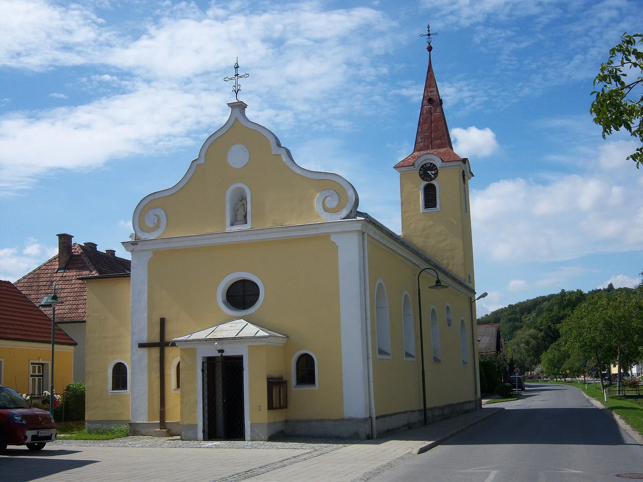 Photo showing: Katholische Pfarrkirche heiliger Johannes Nepomuk in Münichsthal (Stadtgemeinde Wolkersdorf im Weinviertel)

This media shows the protected monument with the number 18160 in Austria. (Commons, de, Wikidata)