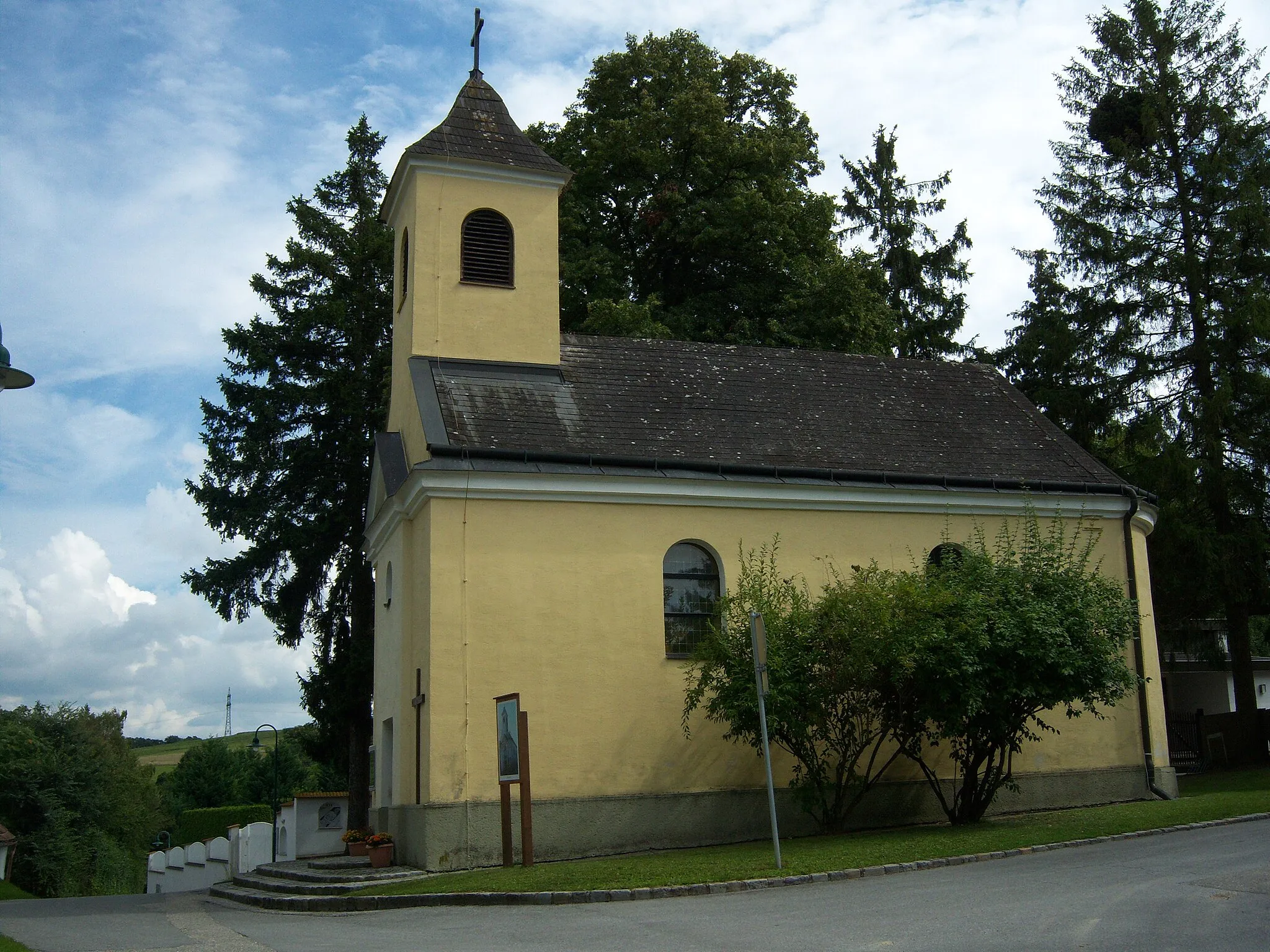 Photo showing: Katholische Filialkirche heiliger Franz Xaver in Riedenthal (Stadtgemeinde Wolkersdorf im Weinviertel)

This media shows the protected monument with the number 21851 in Austria. (Commons, de, Wikidata)