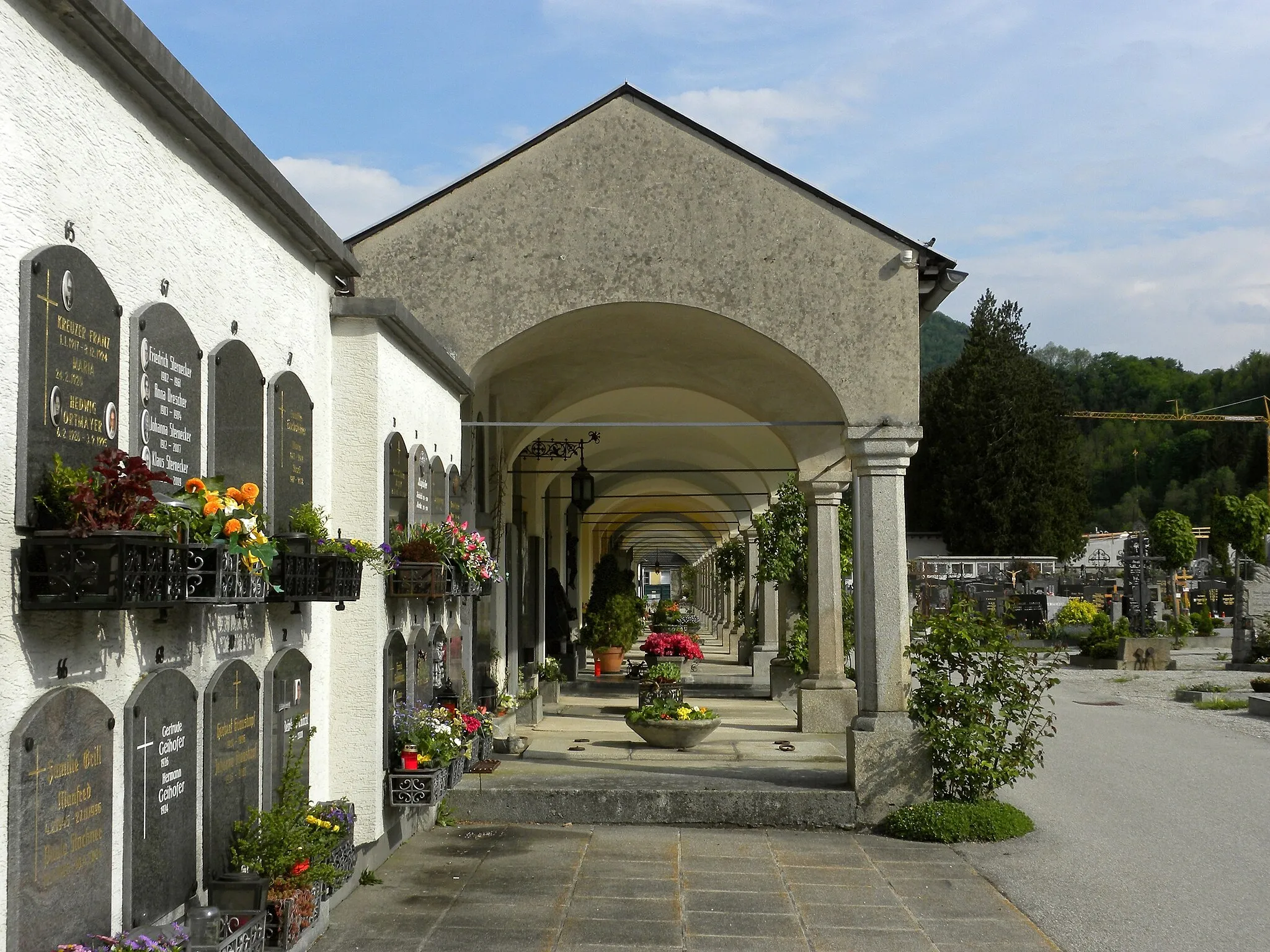 Photo showing: Arkadengang am Friedhof von Waidhofen an der Ybbs
