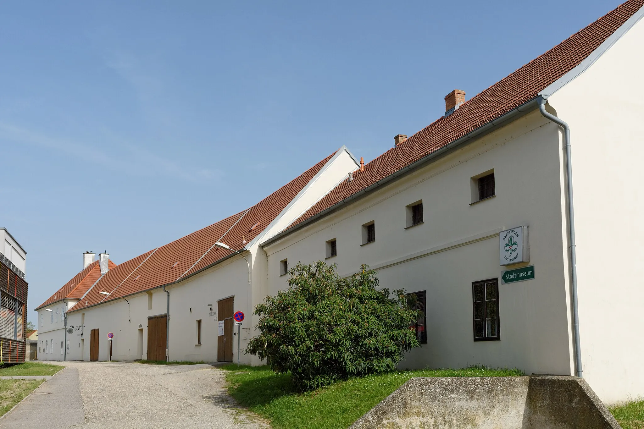 Photo showing: Former Meierhof at Zistersdorf, Lower Austria, Austria