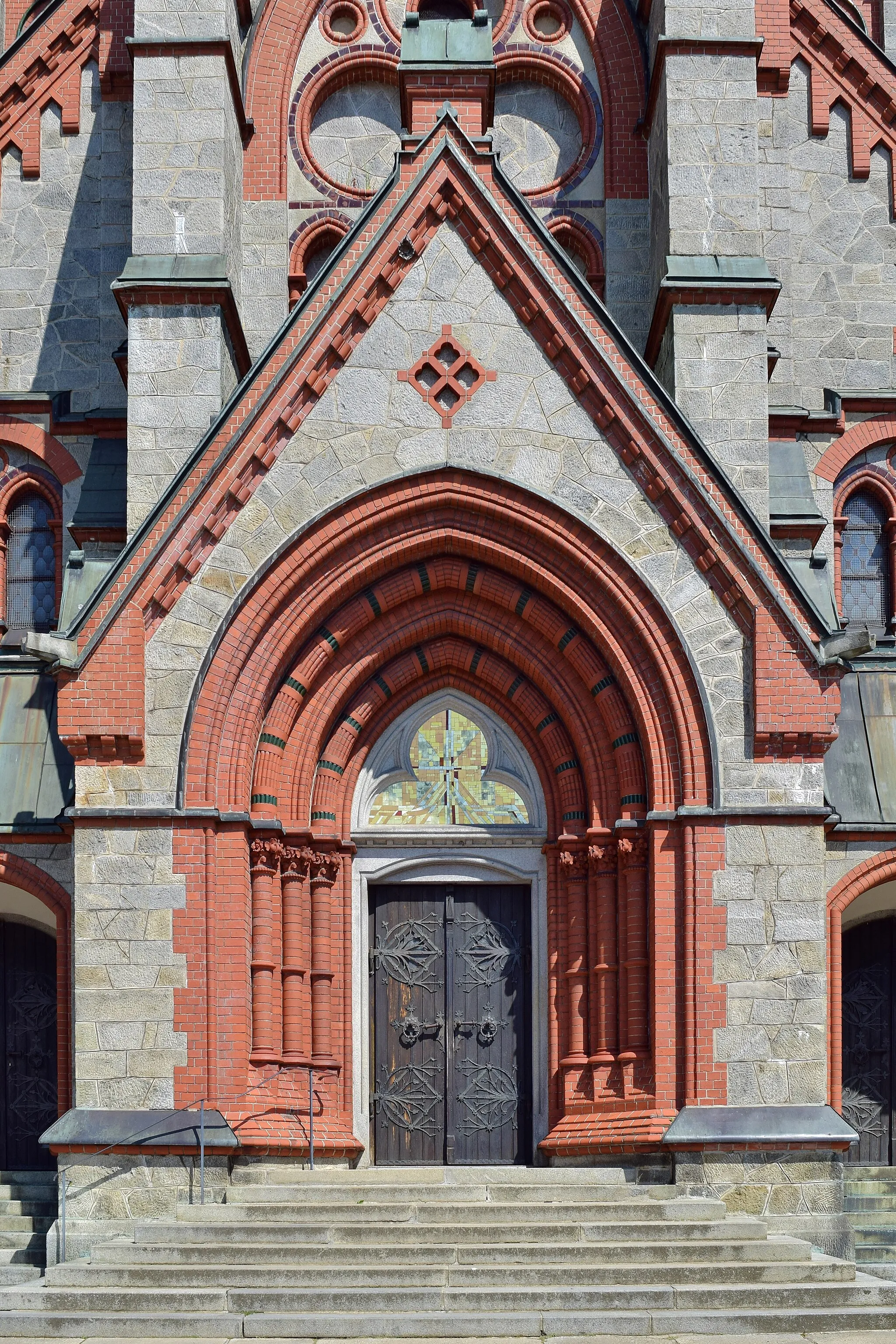 Photo showing: Eingangsportal der kath. Pfarrkirche hl. Johannes Evangelista in Aigen-Schlägl