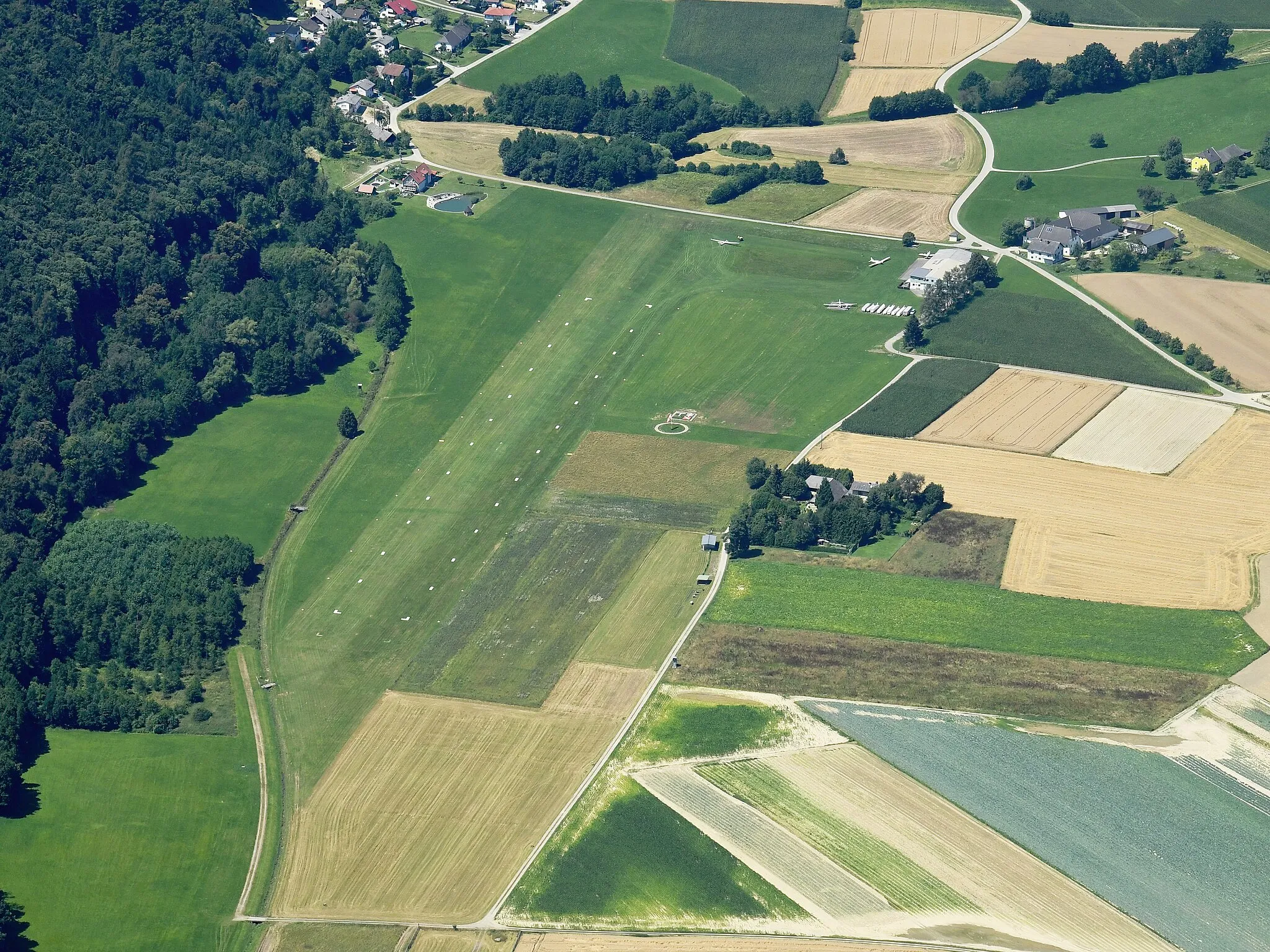 Photo showing: Aerial image of the Eferding airfield