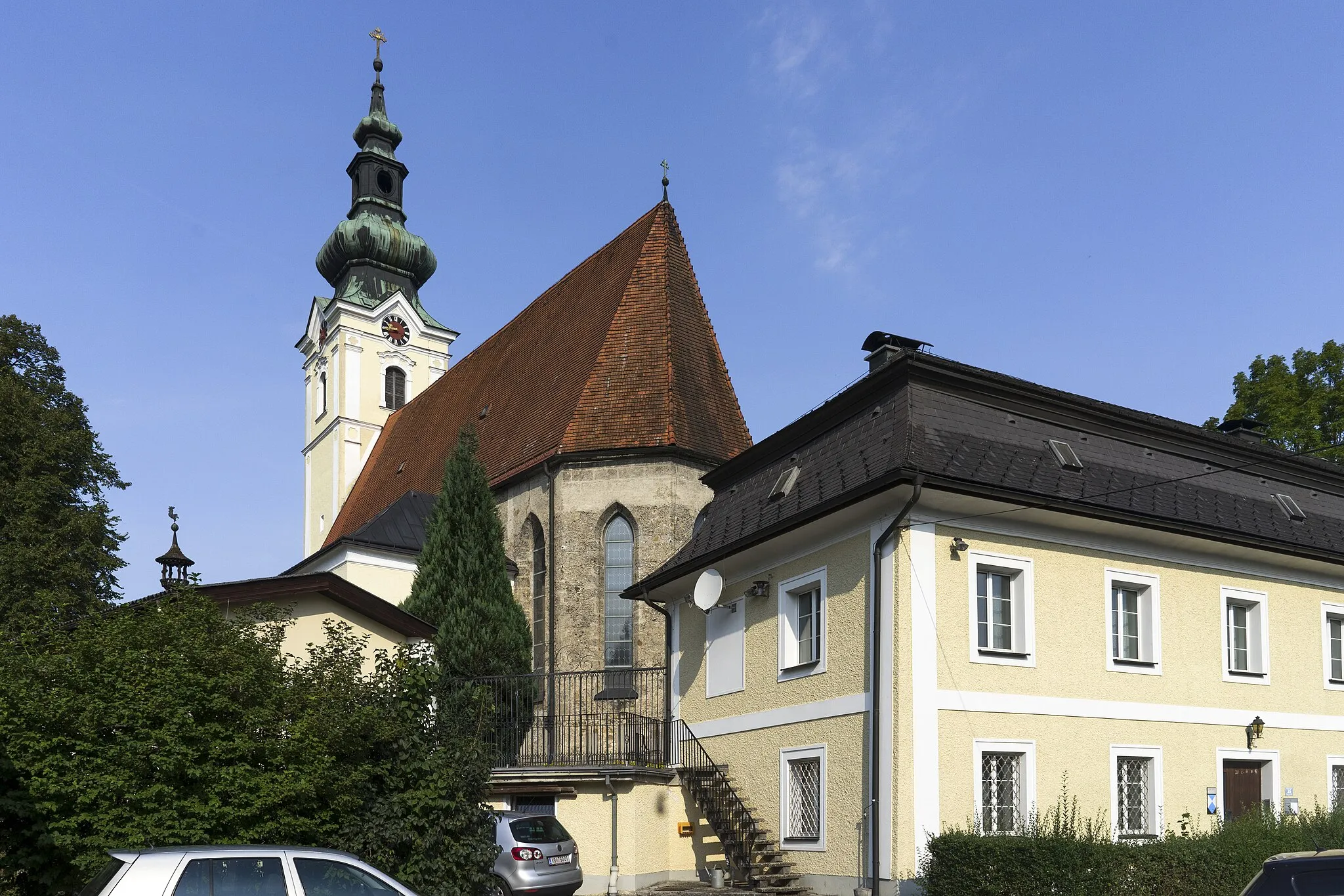 Photo showing: Pfarrkirche Frankenmarkt und Pfarrhof