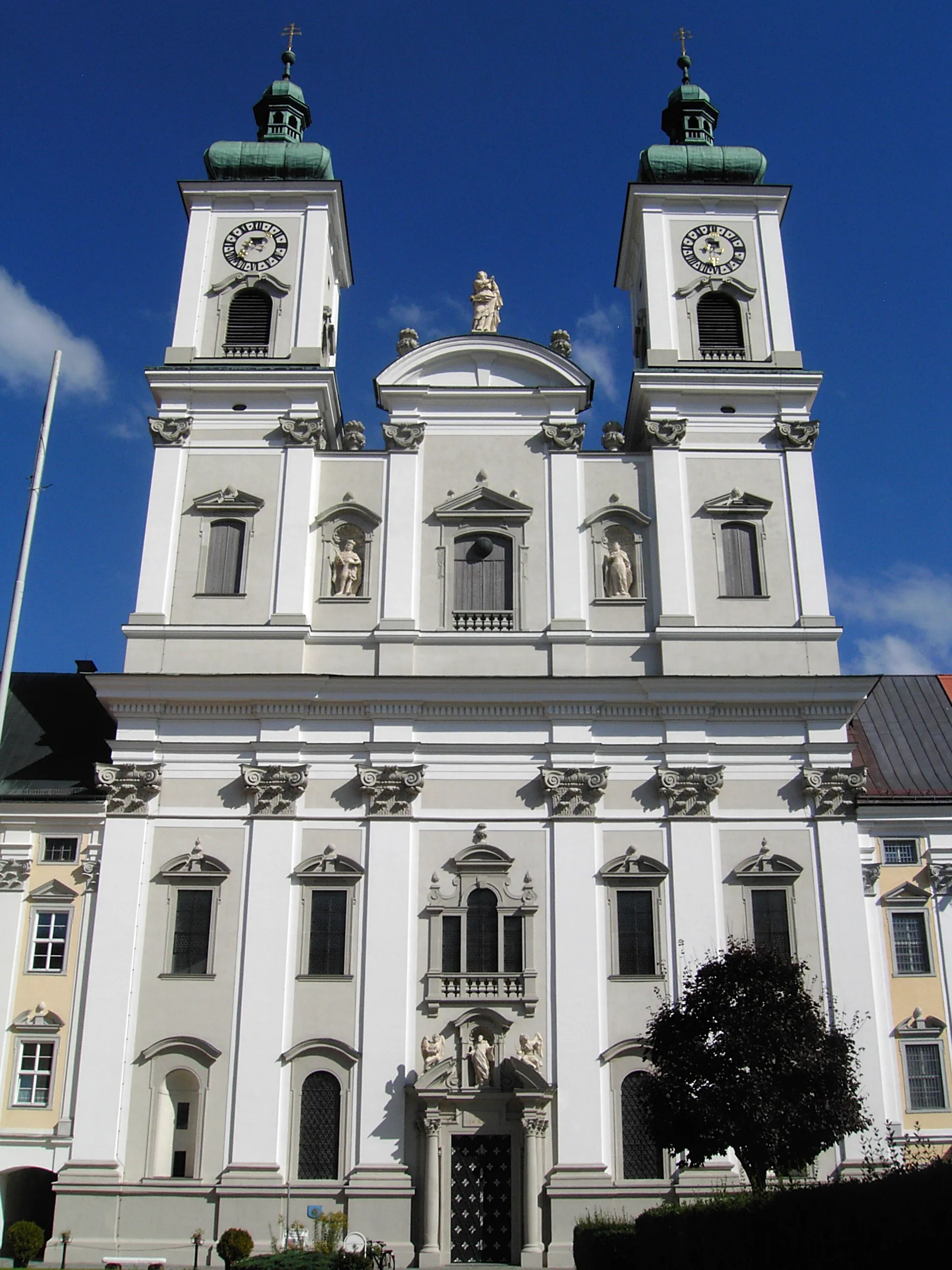 Photo showing: Garsten Ehemalige Klosterkirche Am Platzl Westansicht