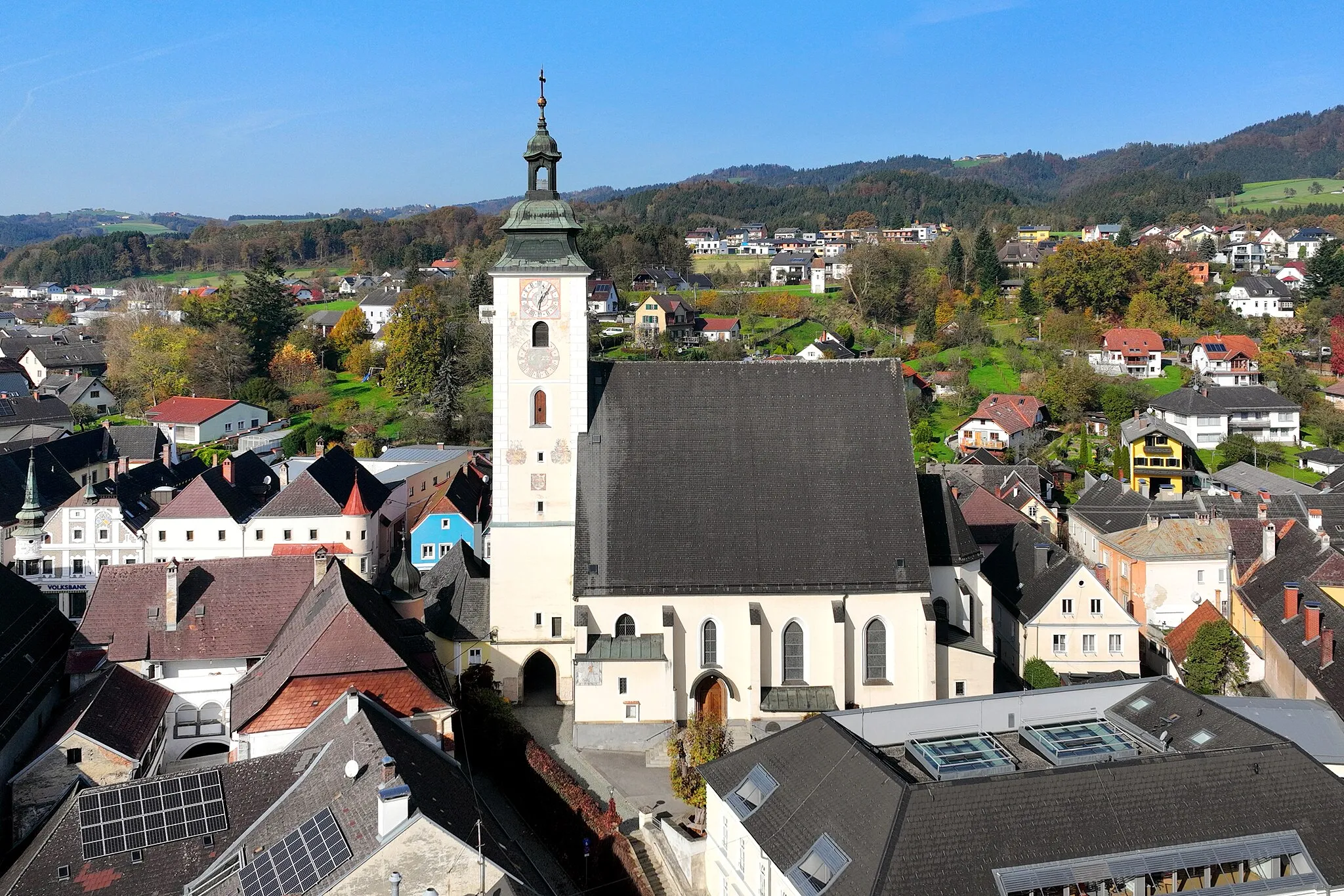 Photo showing: South-southeast view of the parish church in Grein, Upper Austria.