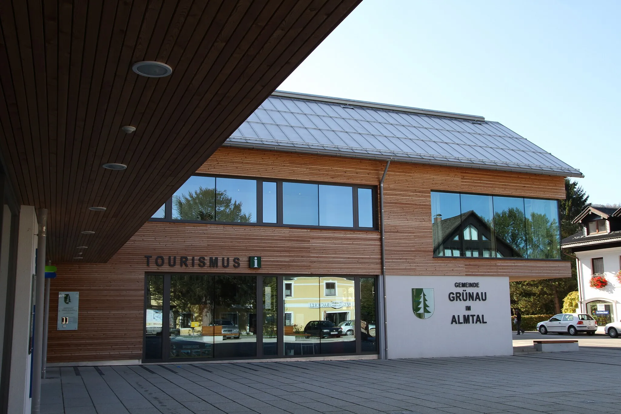 Photo showing: The new municipal office in Grünau im Almtal.