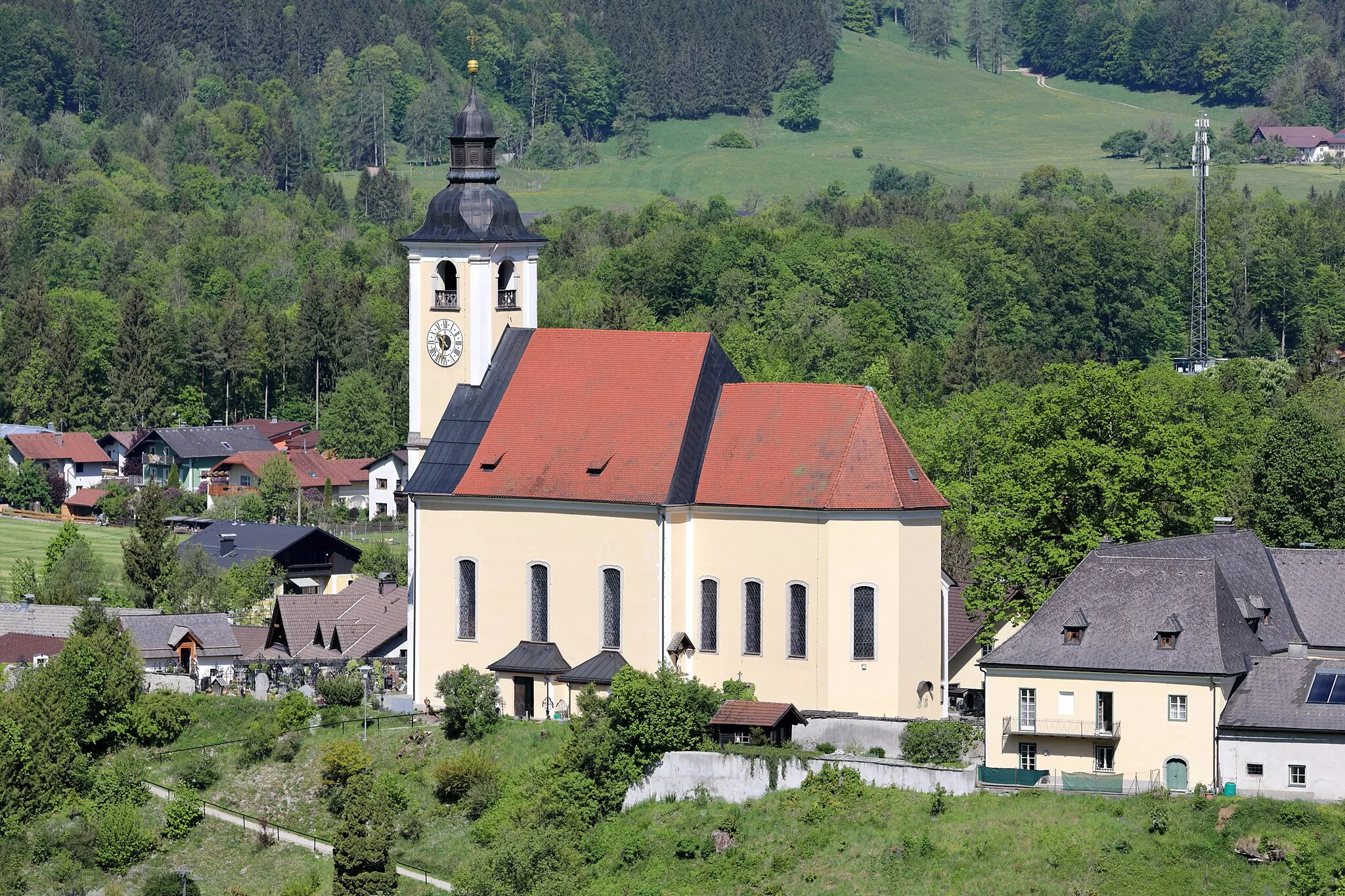 Photo showing: Südostansicht der röm.-kath. Pfarrkirche hl. Jakobus in der oberösterreichischen Gemeinde Grünau im Almtal.