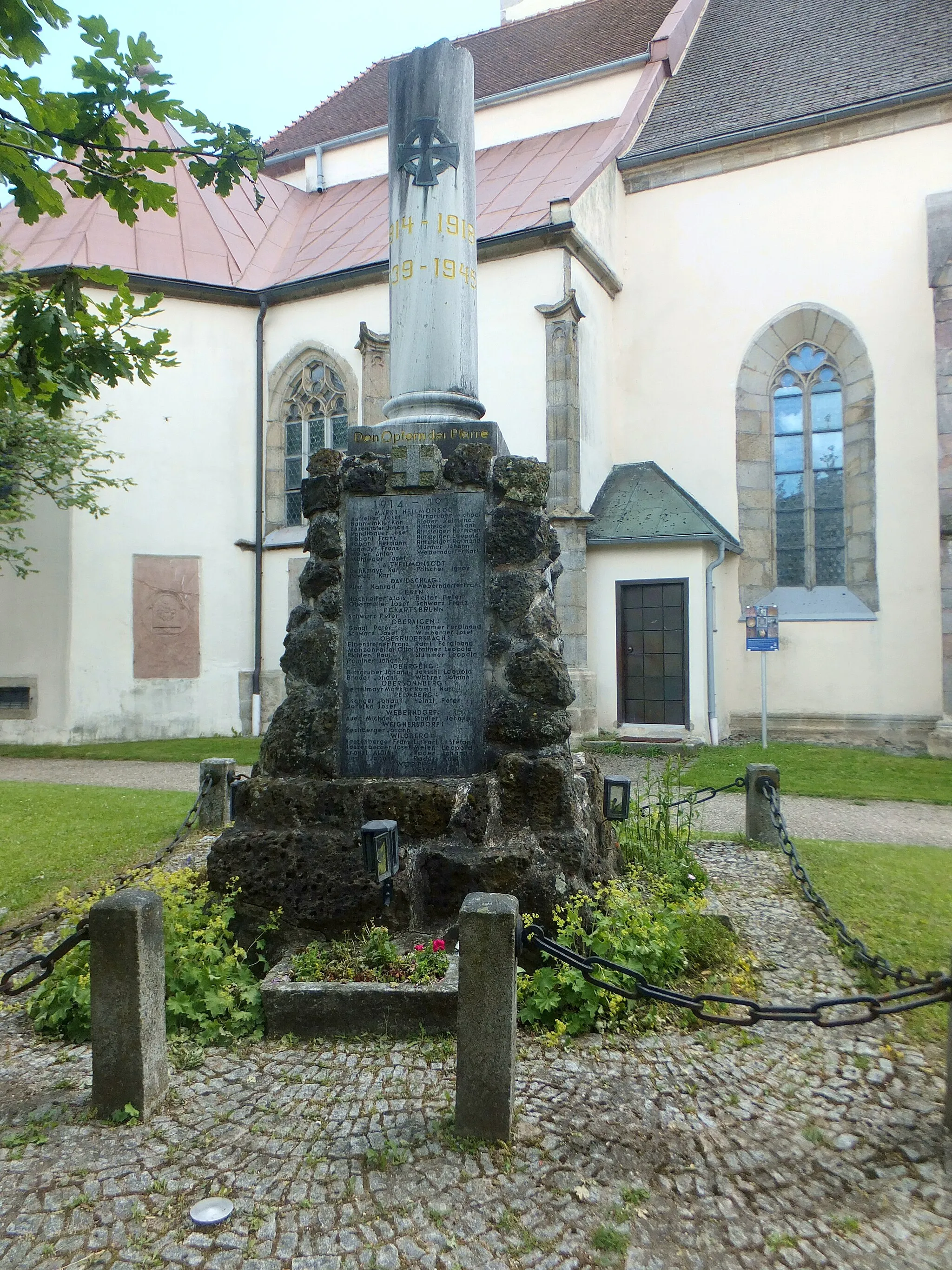 Photo showing: Memorial of victims of World Wars in Hellmonsödt
