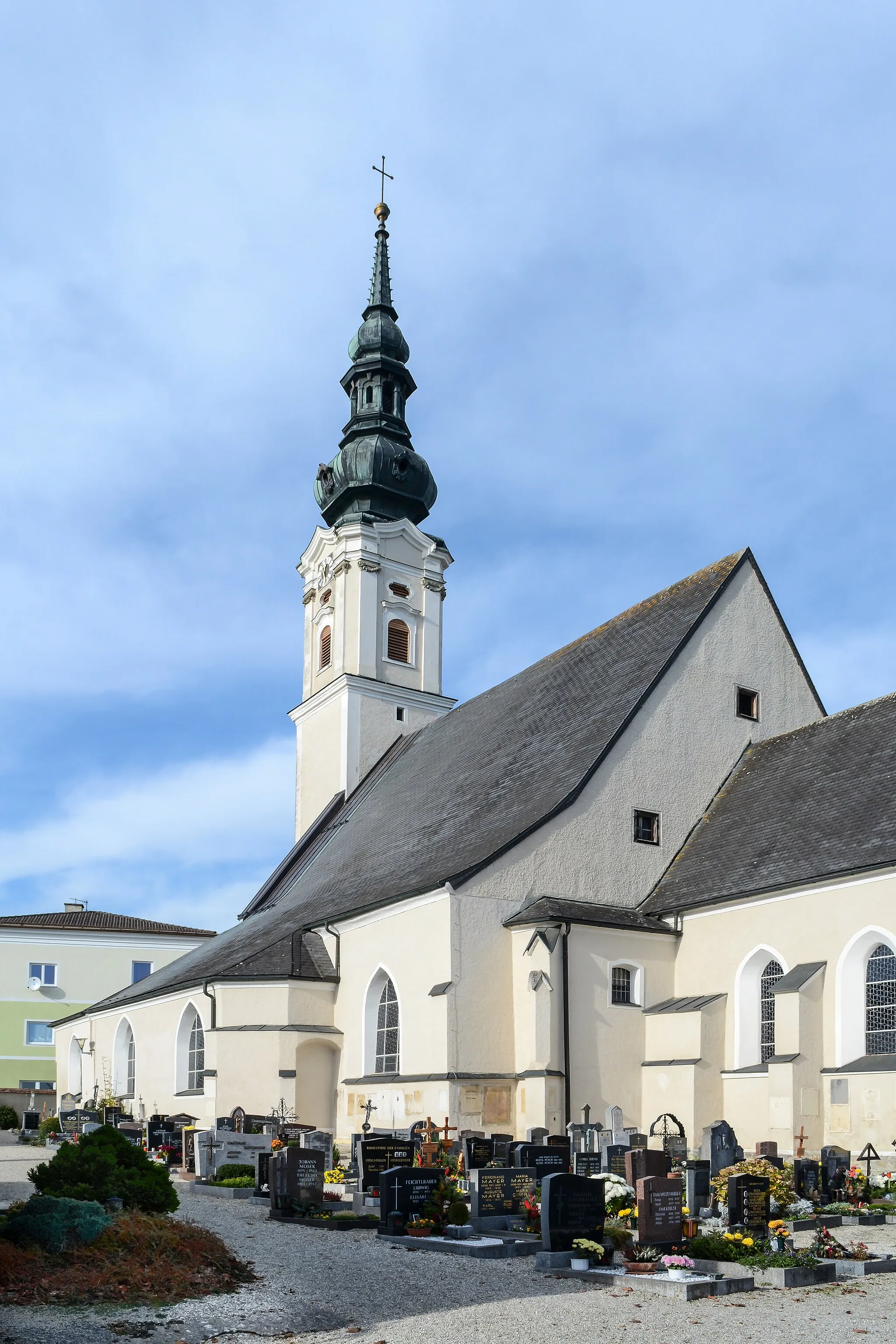 Photo showing: Kath. Pfarrkirche Hl. Abendmahl des Herrn und Friedhof
