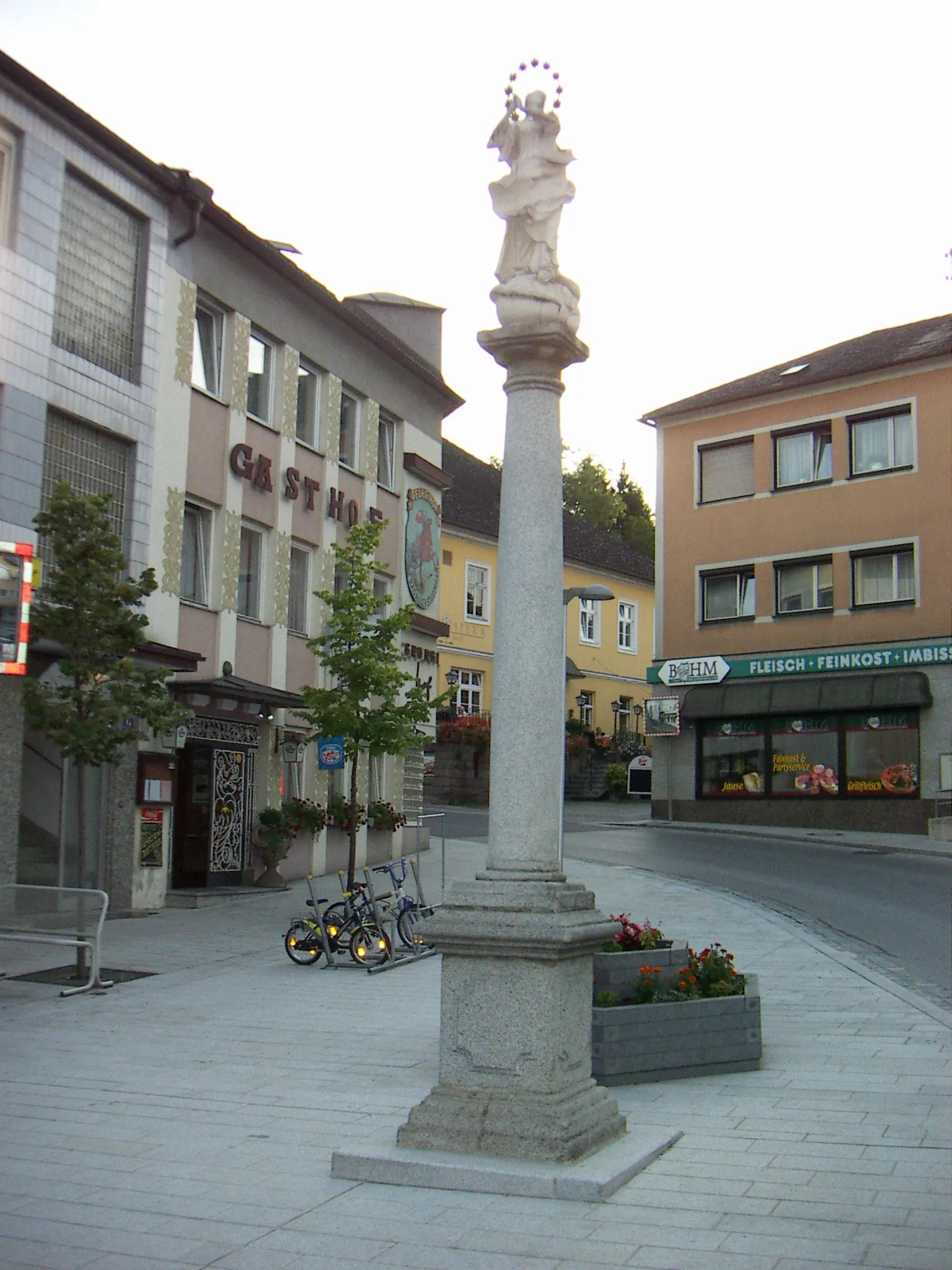 Photo showing: The marian column of St. Georgen an der Gusen (c. 1730)

This media shows the protected monument with the number 1641 in Austria. (Commons, de, Wikidata)