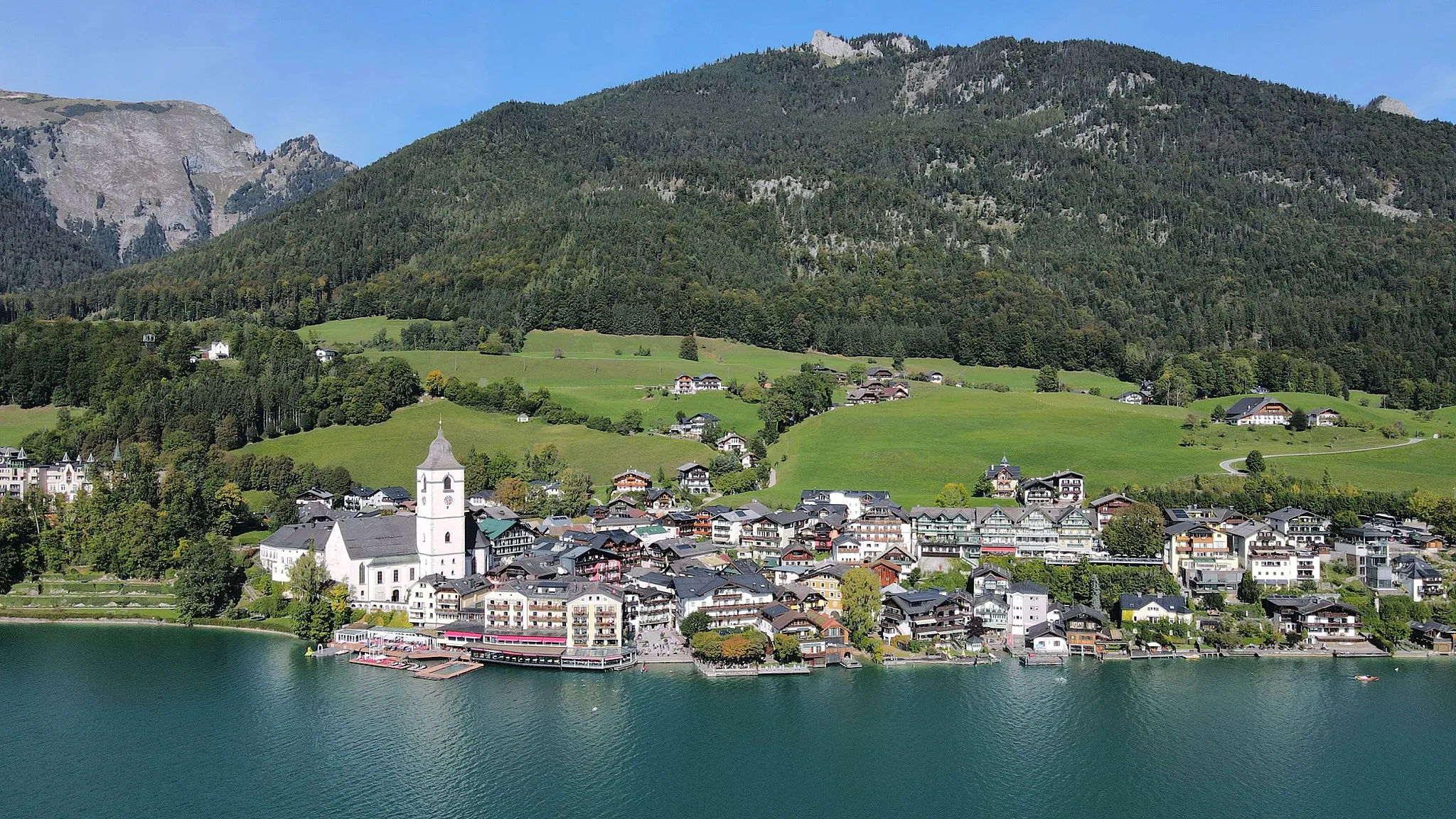 Photo showing: Southwest view of St. Wolfgang im Salzkammergut, Upper Austria.