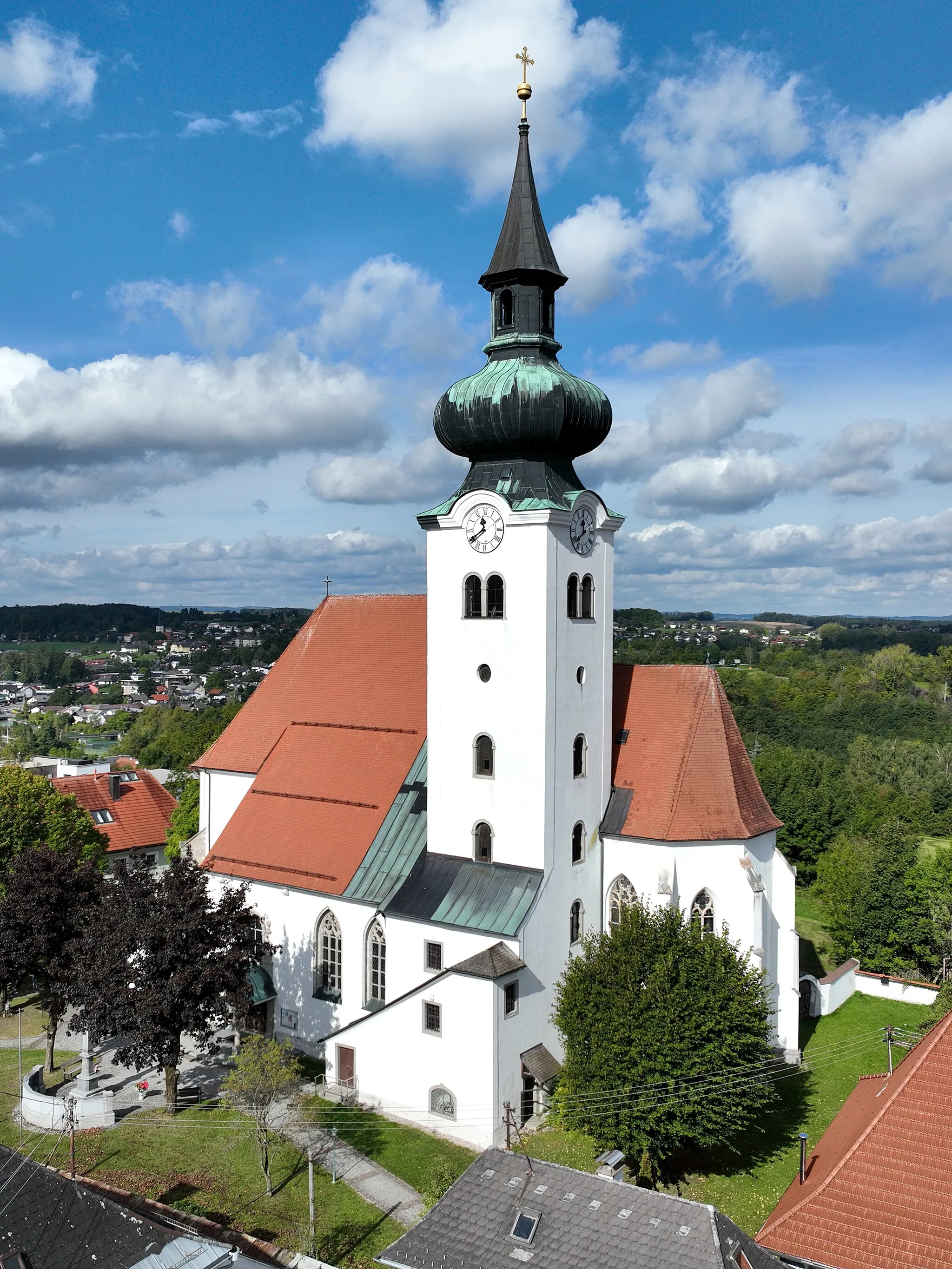 Photo showing: Southeast view of the parish church of Schörfling am Attersee.