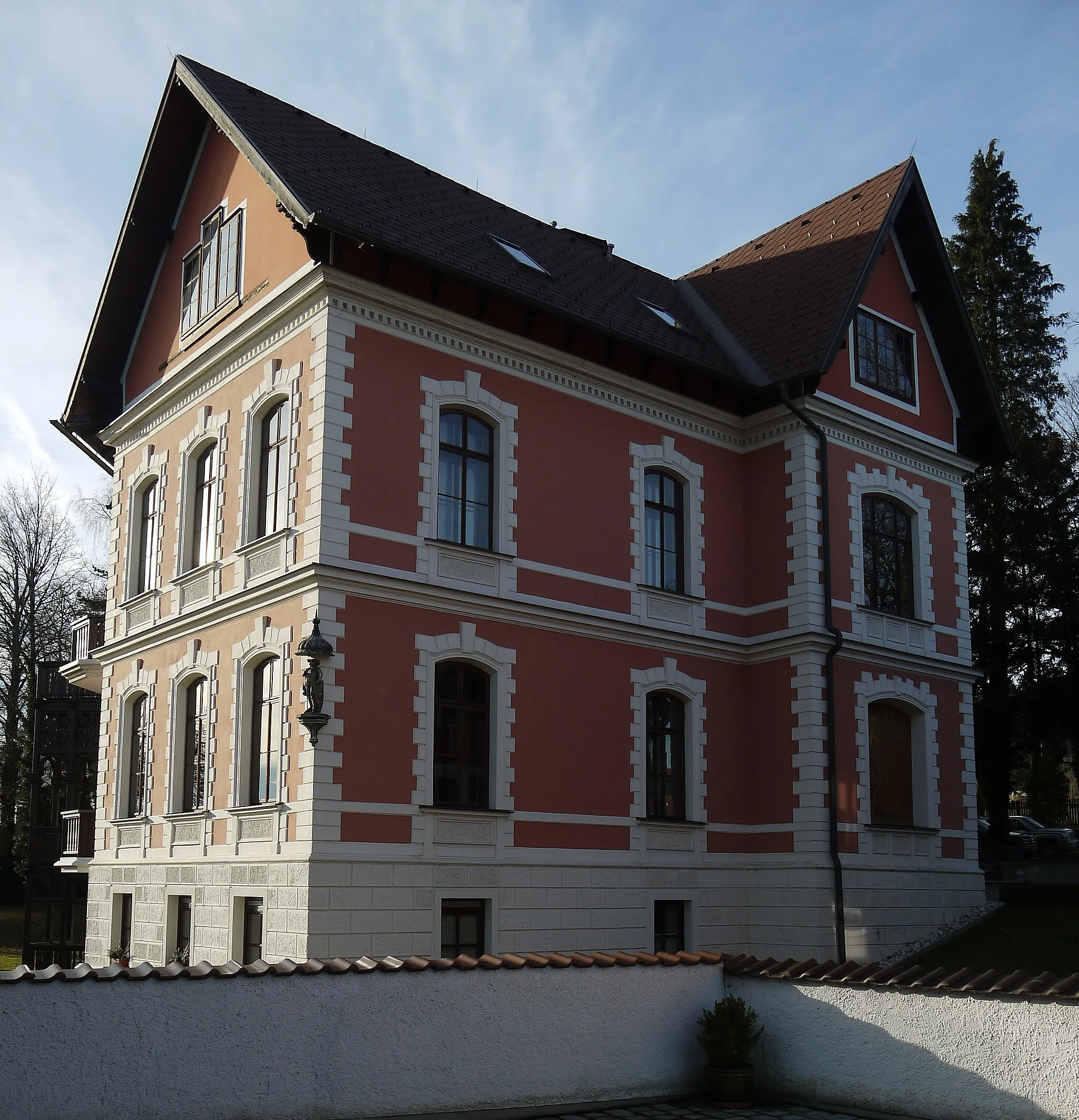Photo showing: Villa Daheim