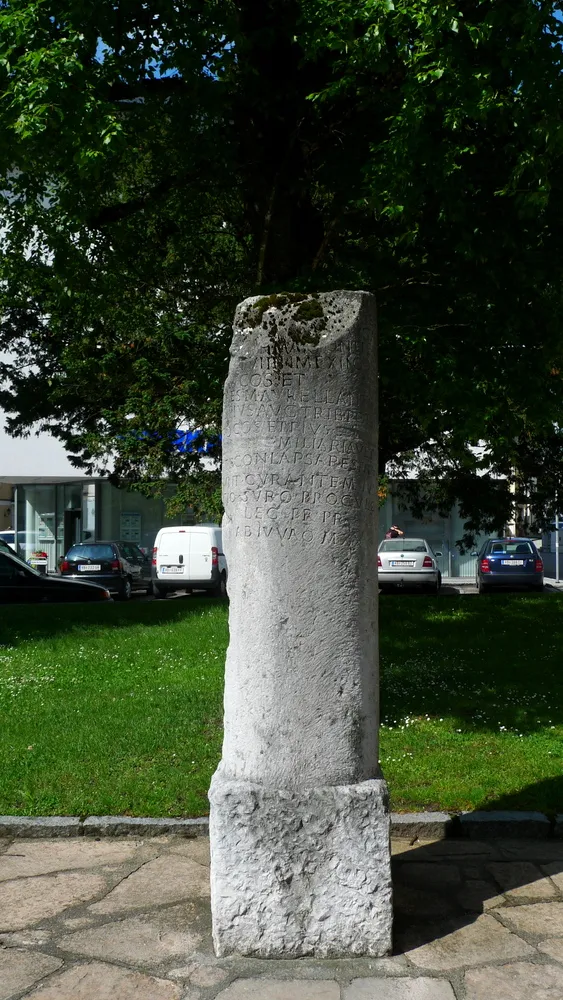 Photo showing: Römische Säule, Vöcklamarkt