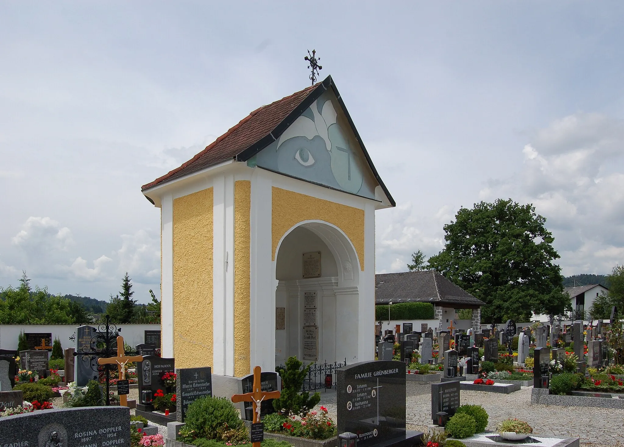 Photo showing: Die denkmalgeschützte Friedhofskapelle in Walding in Oberösterreich.

This media shows the protected monument with the number 1561 in Austria. (Commons, de, Wikidata)