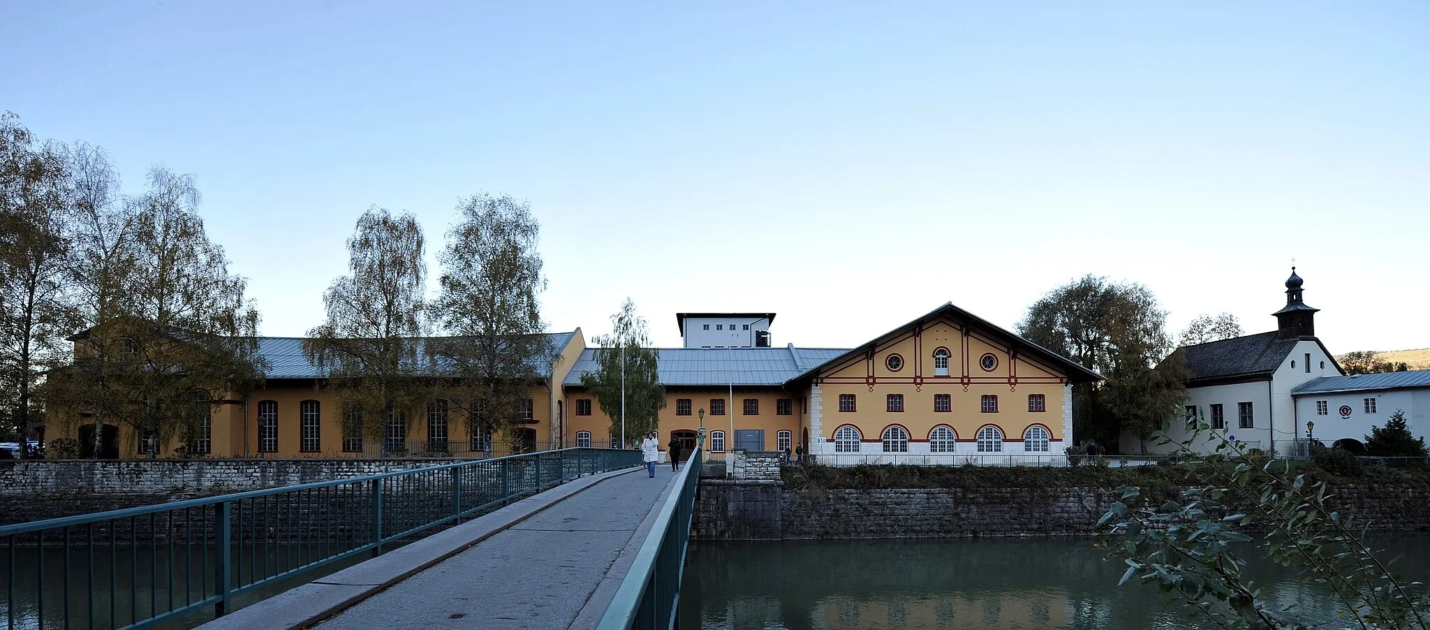 Photo showing: Sudhaus samt Sudpfanne und Salzmagazin, Hallein, Pernerinsel