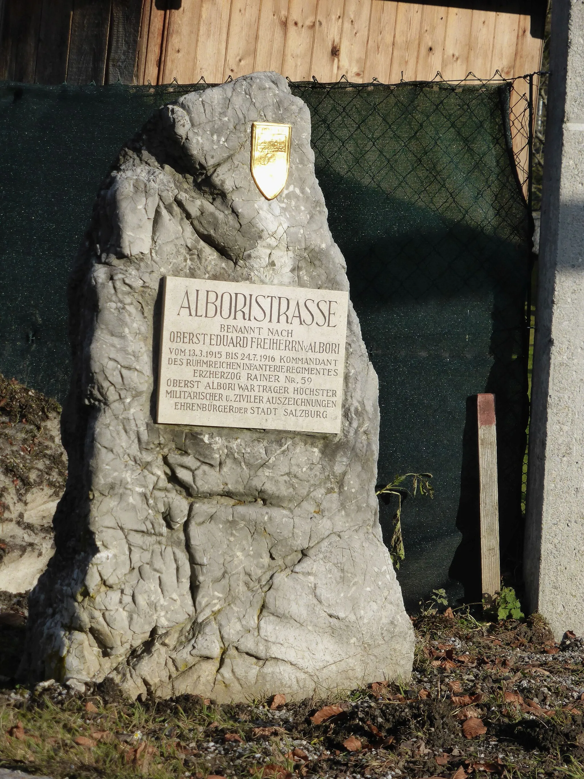 Photo showing: Gedenkstein für Oberst Eduard Freiherrn v. Albori in Elsbethen, Salzburg.