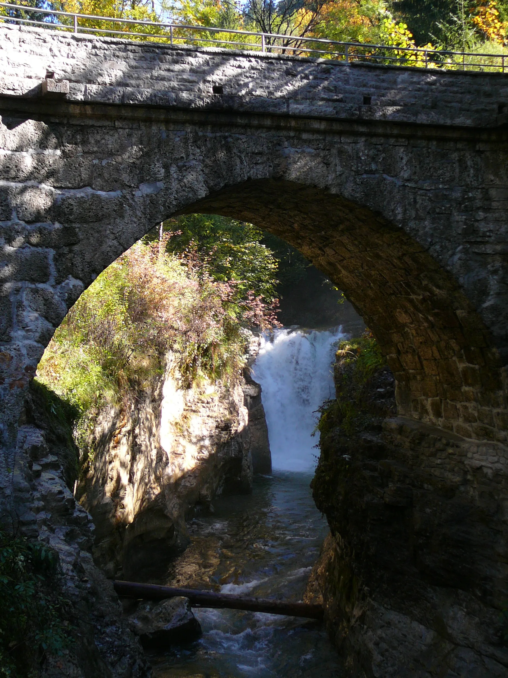 Photo showing: Roman bridge crossing river Taugl from Kuchl to Bad Vigau, Austria