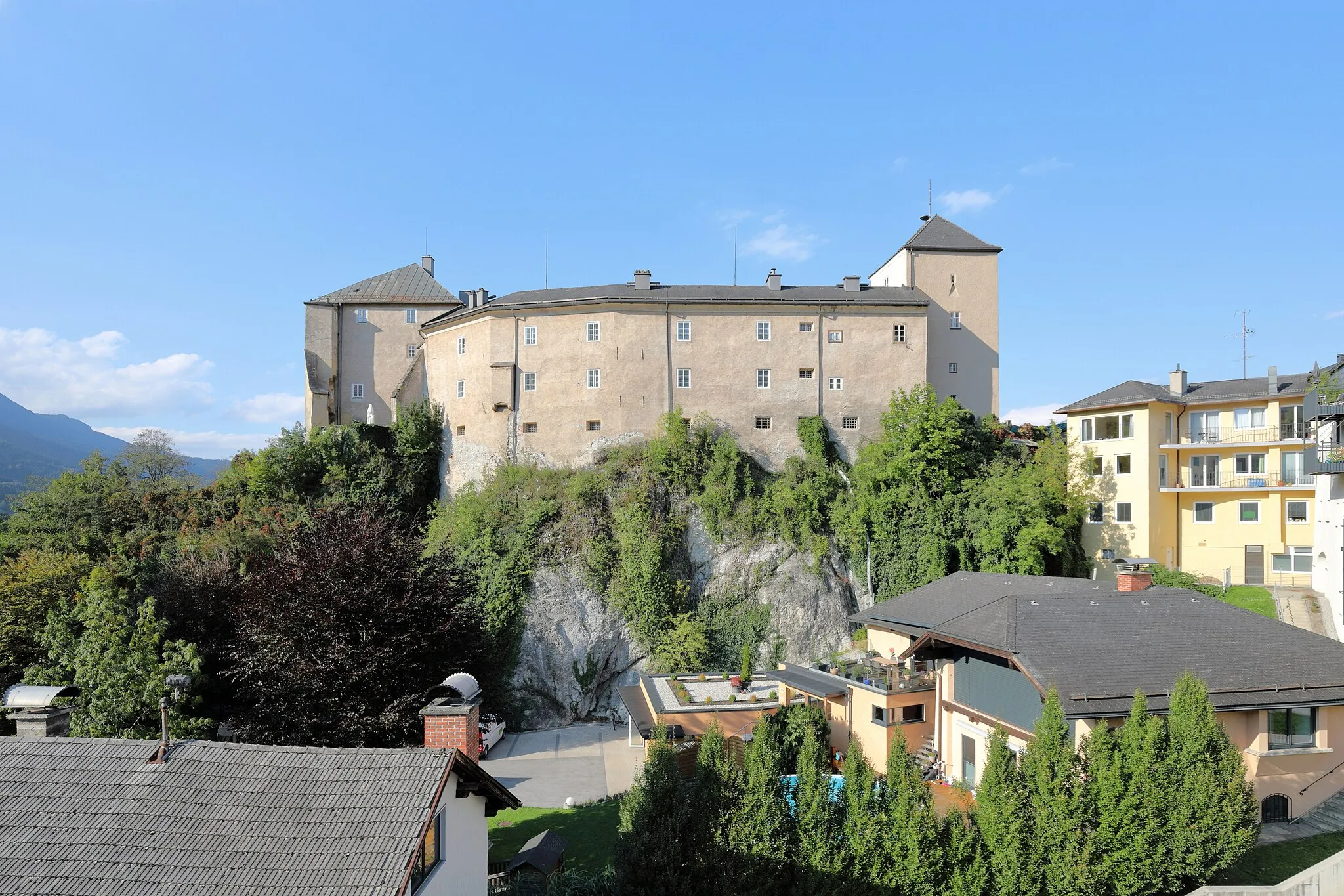 Photo showing: Südansicht der Burg Golling in der Salzburger Marktgemeinde Golling an der Salzach.