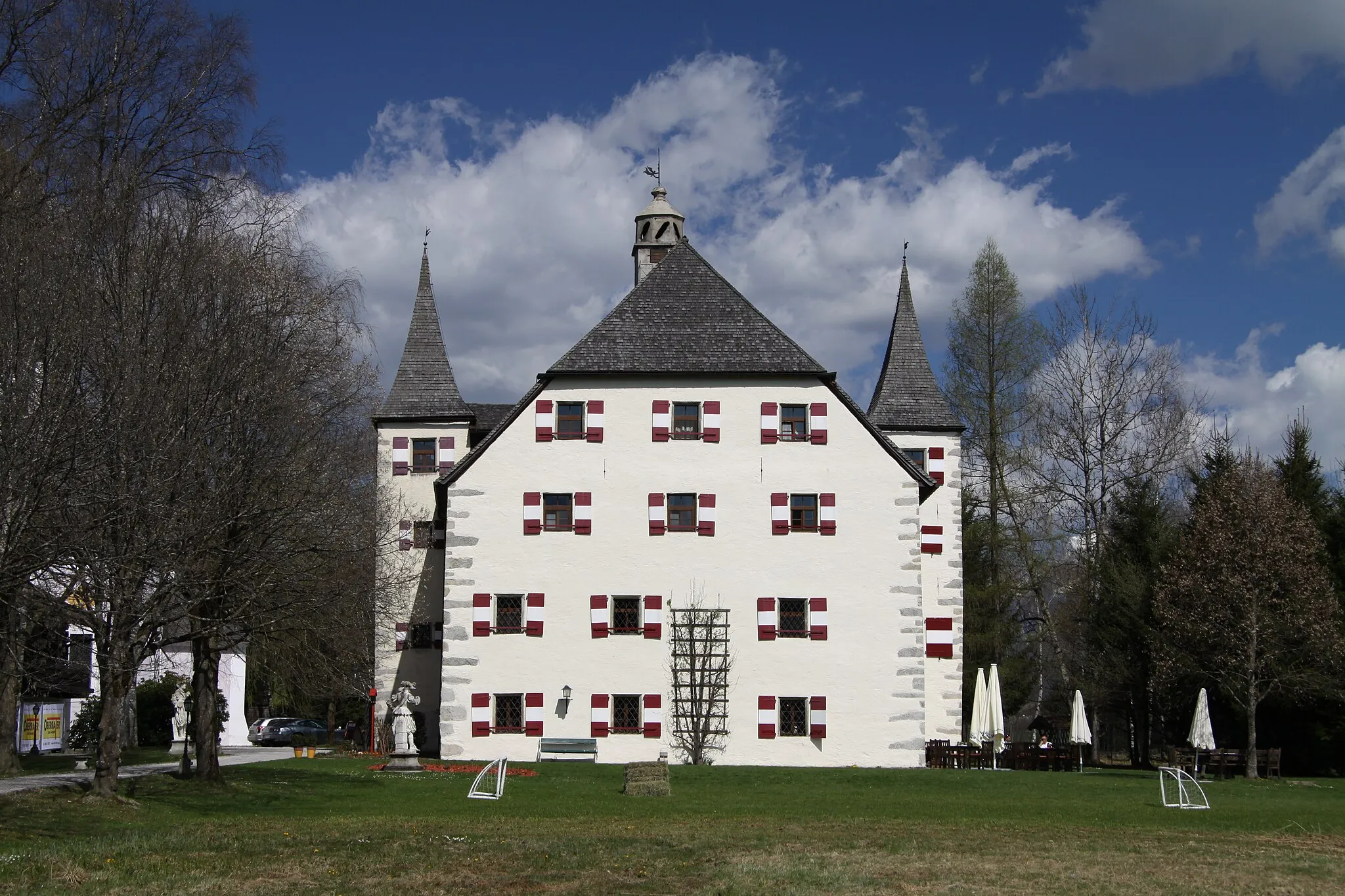 Photo showing: Castle (Schloss Prielau) near Thumersbach village, part of Zell am See town, Austria