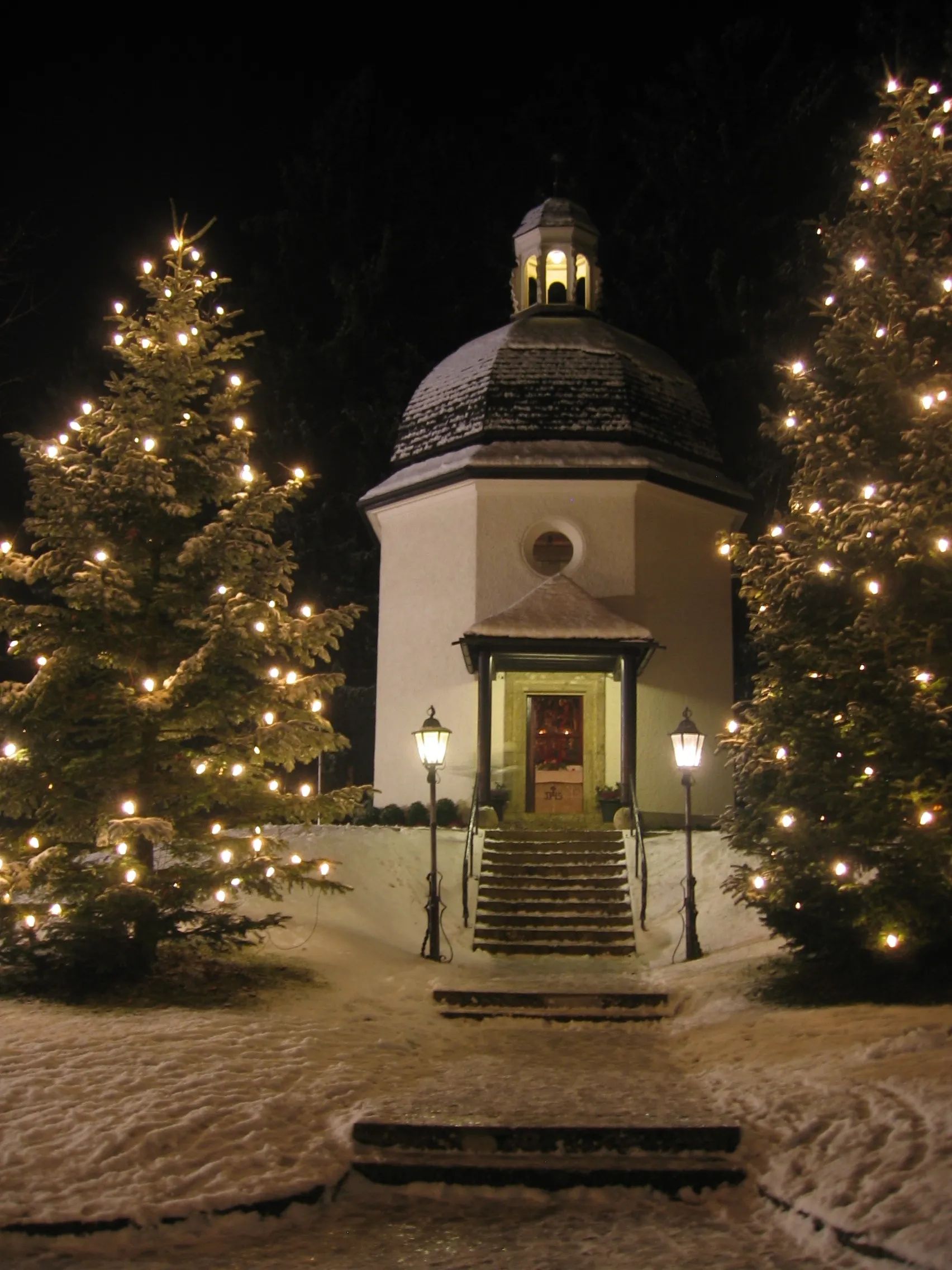 Photo showing: Silent Night Chapel in Oberndorf bei Salzburg, Austria.

Photograph by Gakuro
