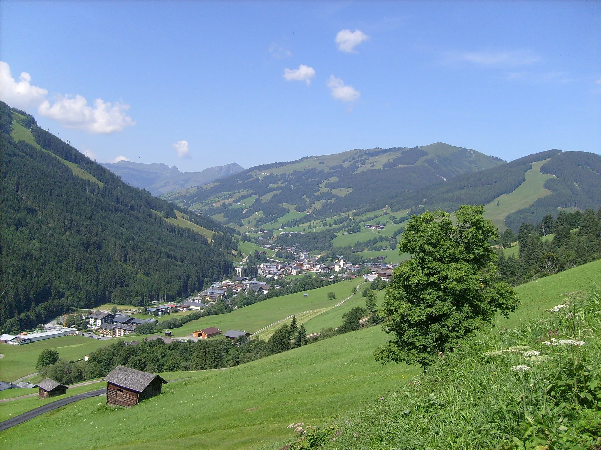 Photo showing: Saalbach, Salzburg/Austria from a hiking trail on the "Kohlmaiskopf"