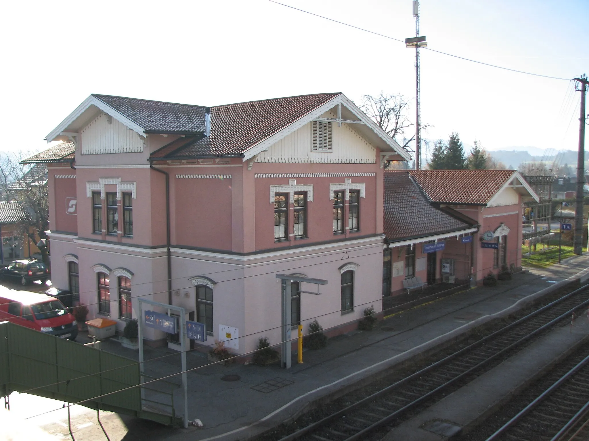 Photo showing: Aufnahmsgebäude Seekirchen
