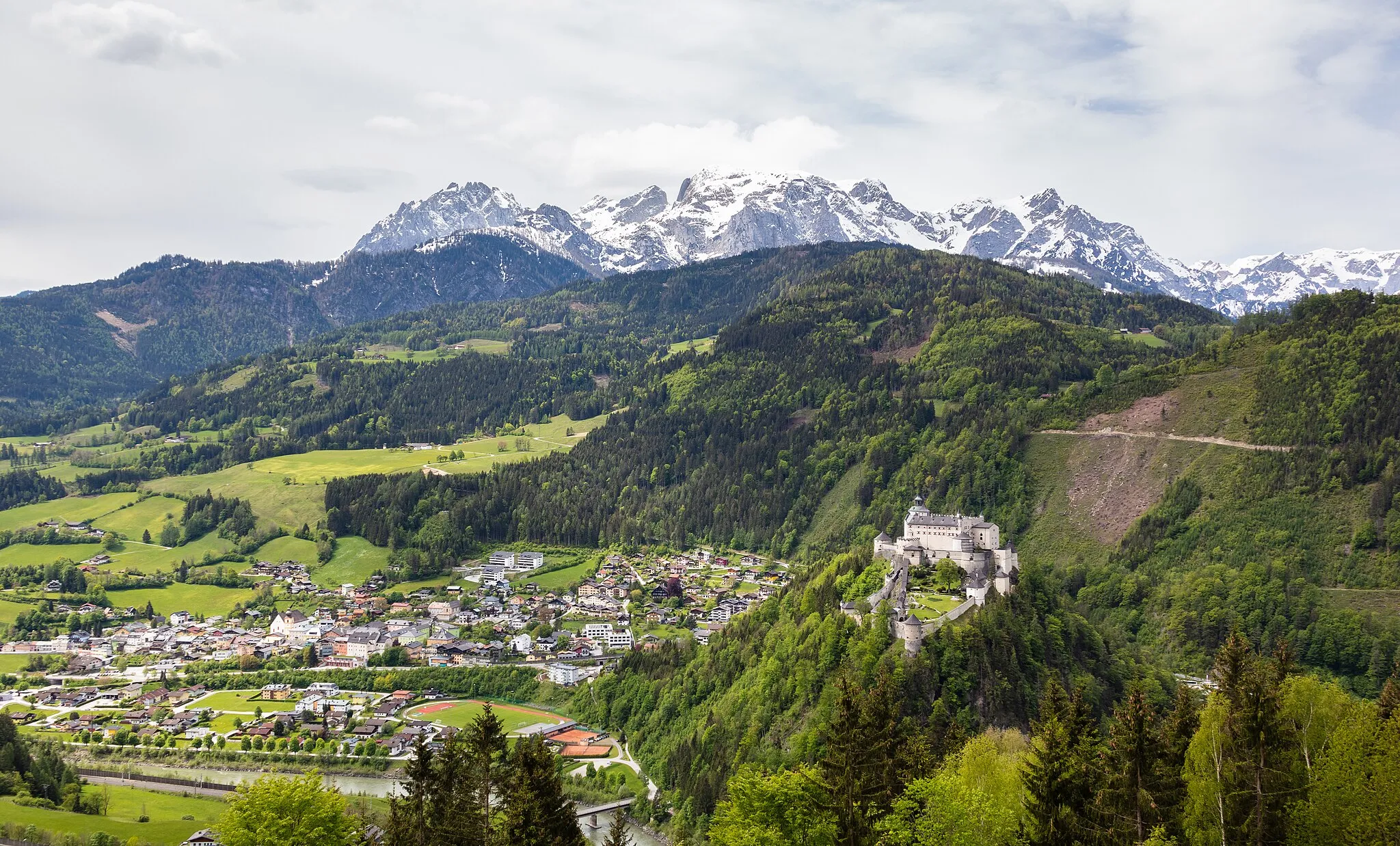 Photo showing: View of Werfen, Austria