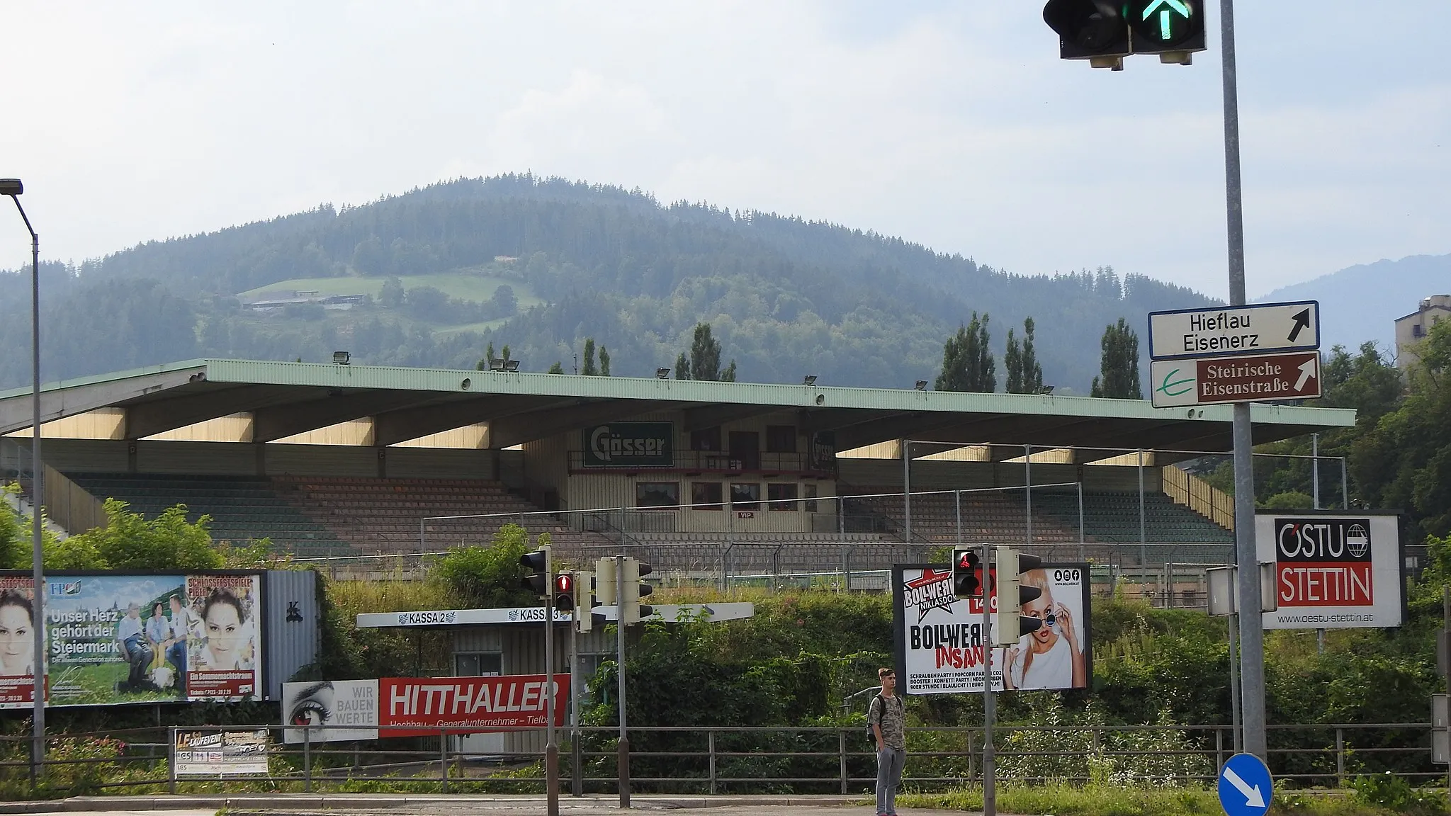 Photo showing: Zuschauertribüne des DSV-Stadions, Leoben-Donawitz. Nord/Ost-Ansicht